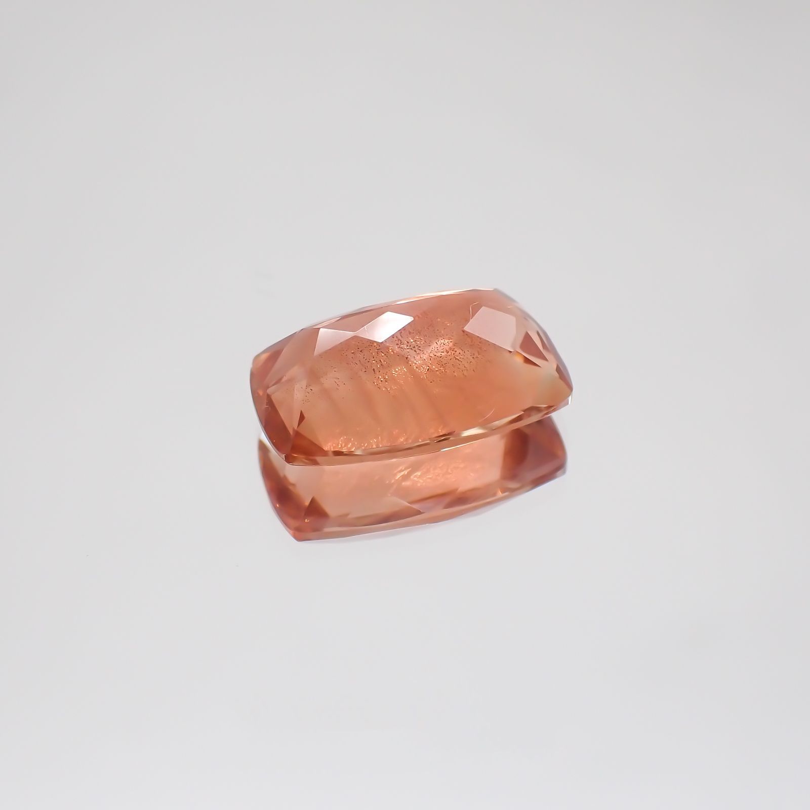 オレゴンサンストーン(宝石名ラブラドライト・サンストーン)アメリカ・オレゴン州産 4.180ct ソ付(彩珠)[230622267]13x8.5mm前後