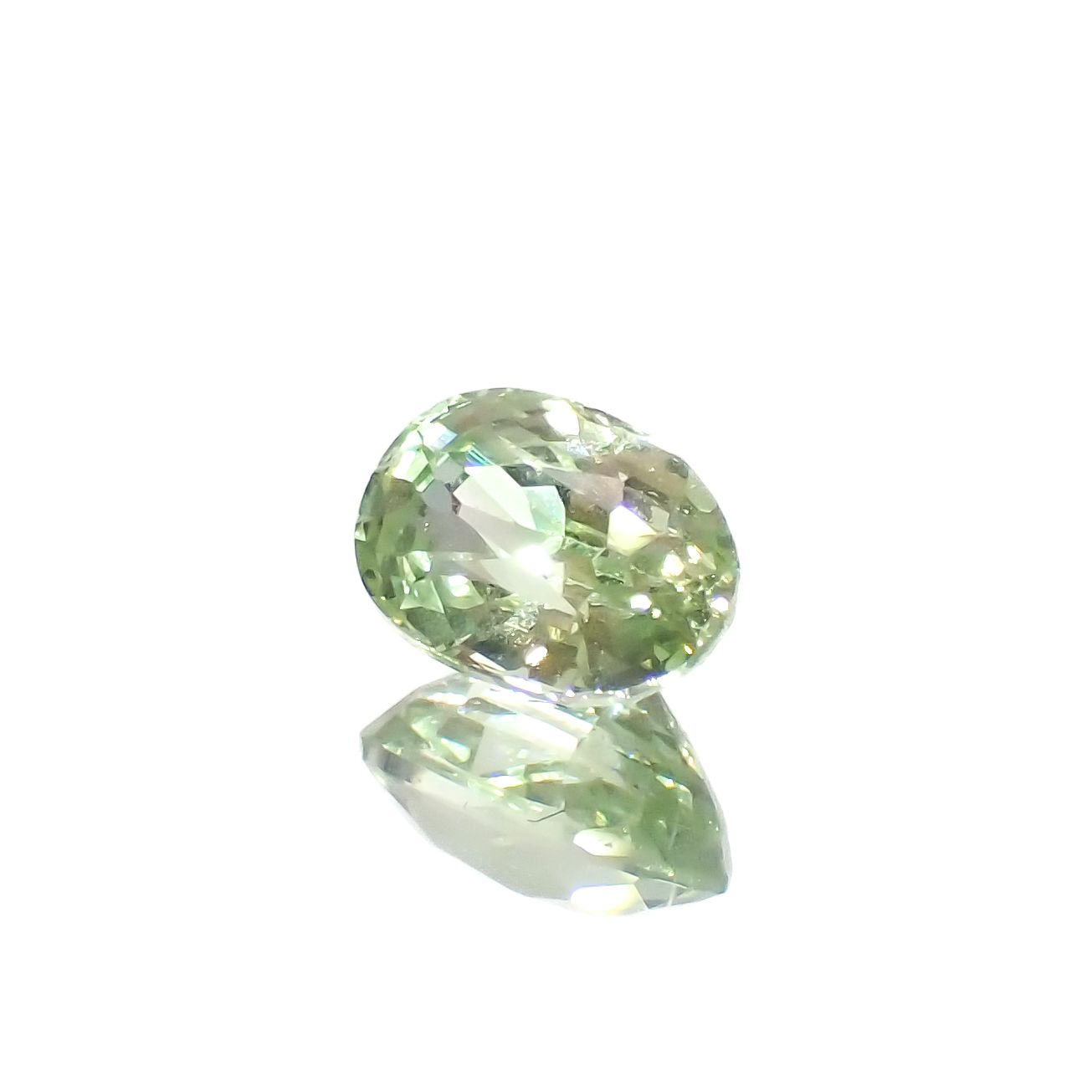 ミントガーネット(宝石名ガーネット)タンザニア産 0.66ct 識別済[230823064]5.8x4mm前後
