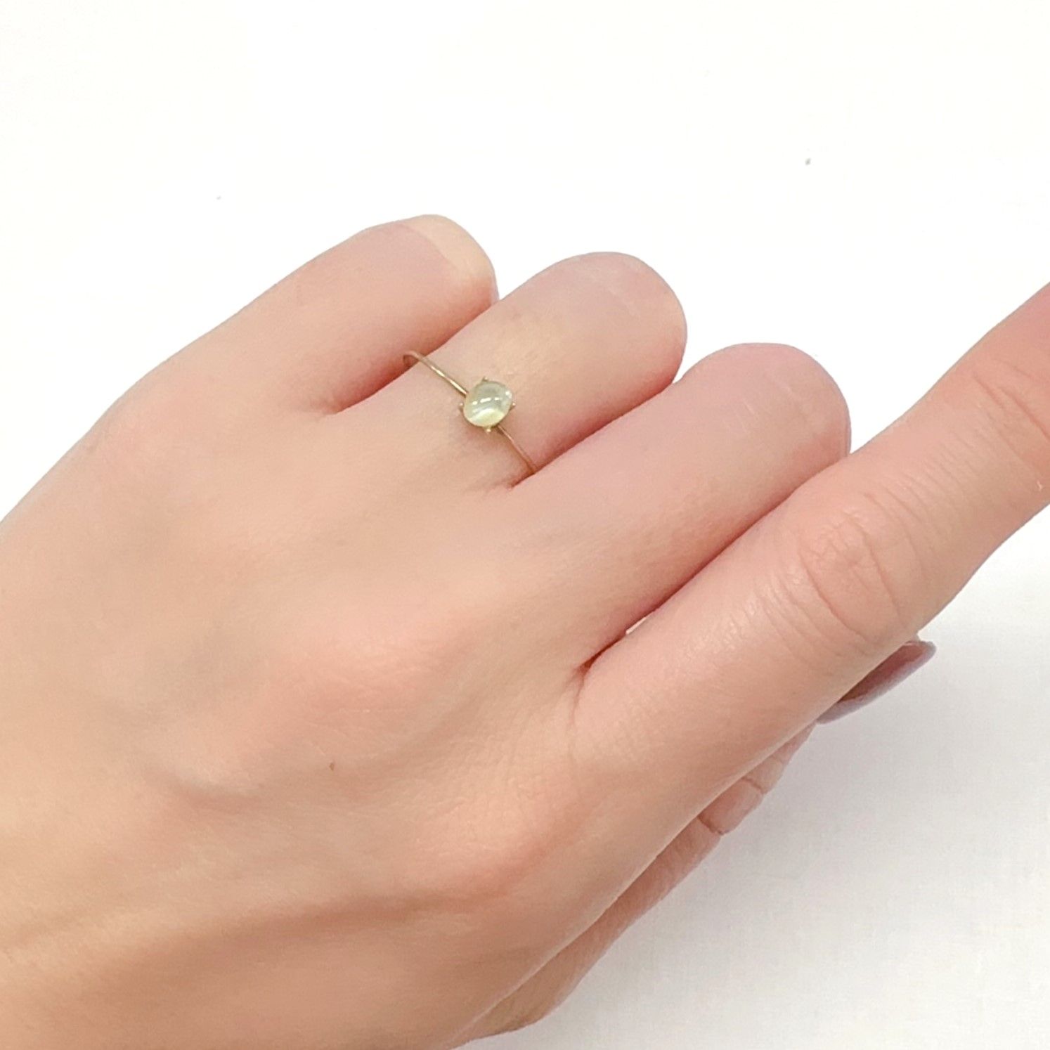 クリソベリルキャッツアイ(宝石名クリソベリル・キャッツアイ)スリランカ産 0.62ct 識別済[231225016]4.9x3.9mm前後