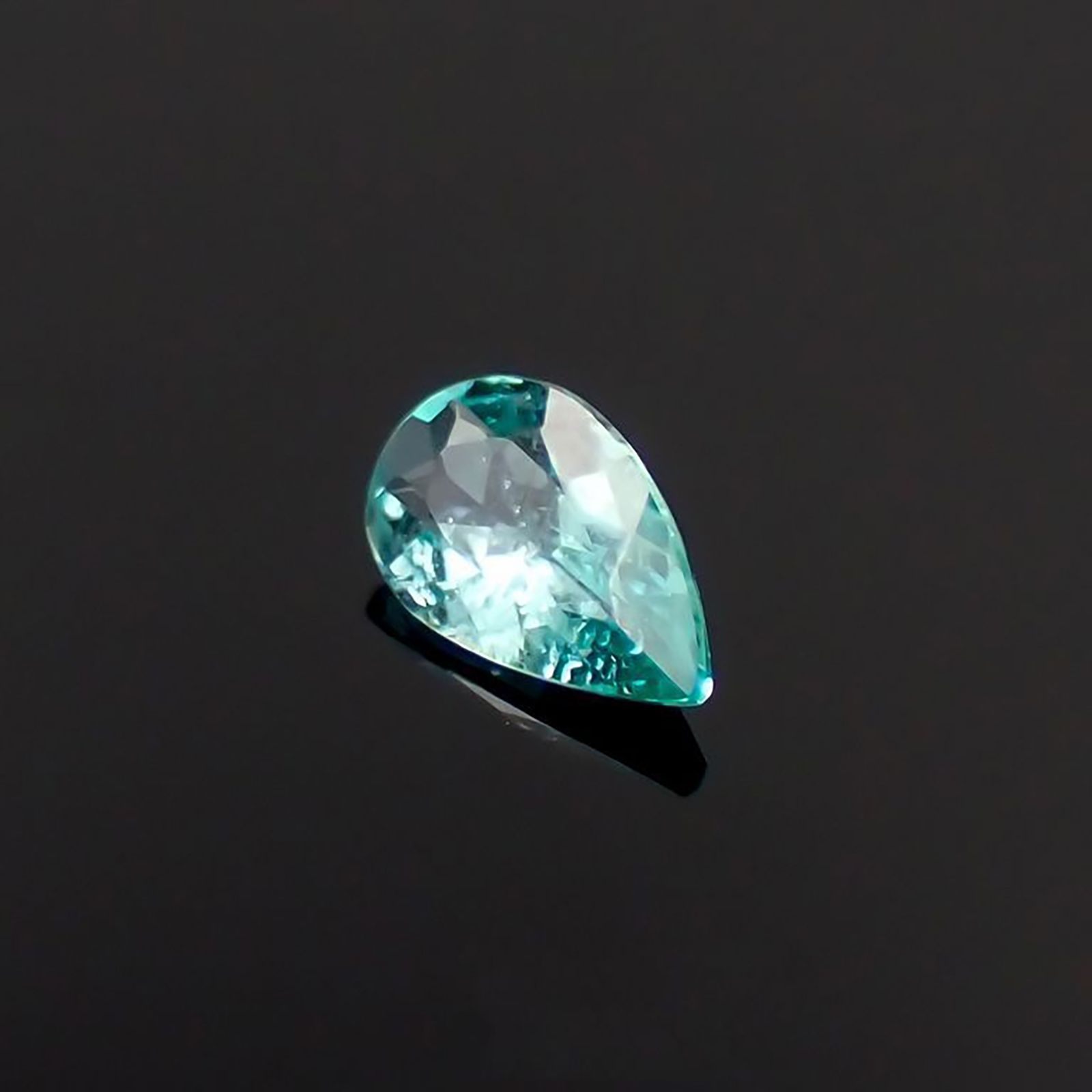 パライバトルマリン(宝石名トルマリン/別名パライバ・トルマリン)ブラジル産 識別済 0.154ct / 5.1x2.9mm前後 [260318768]