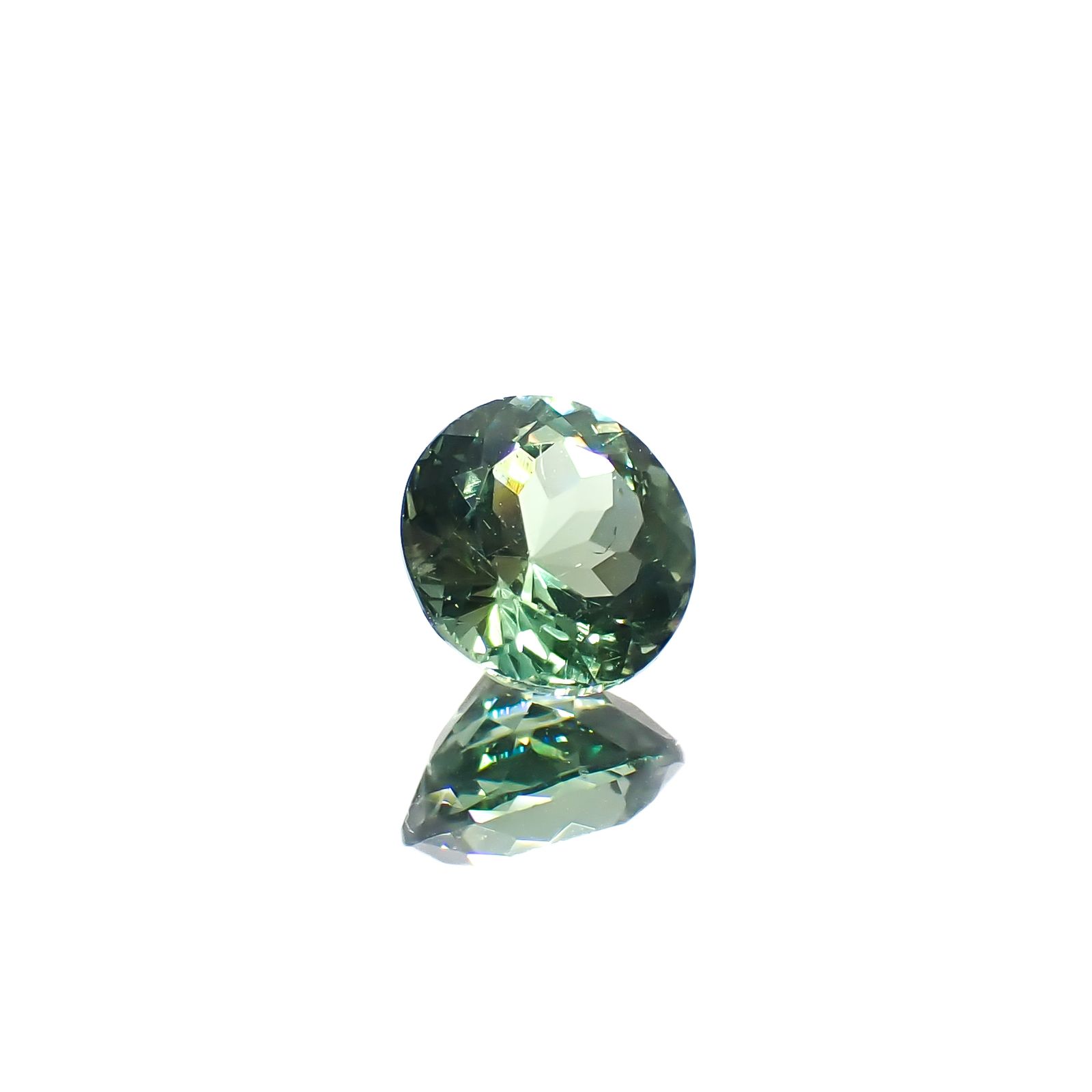 グリーンアパタイト マダガスカル産 0.76ct [241129485]5.6x5.6mm前後
