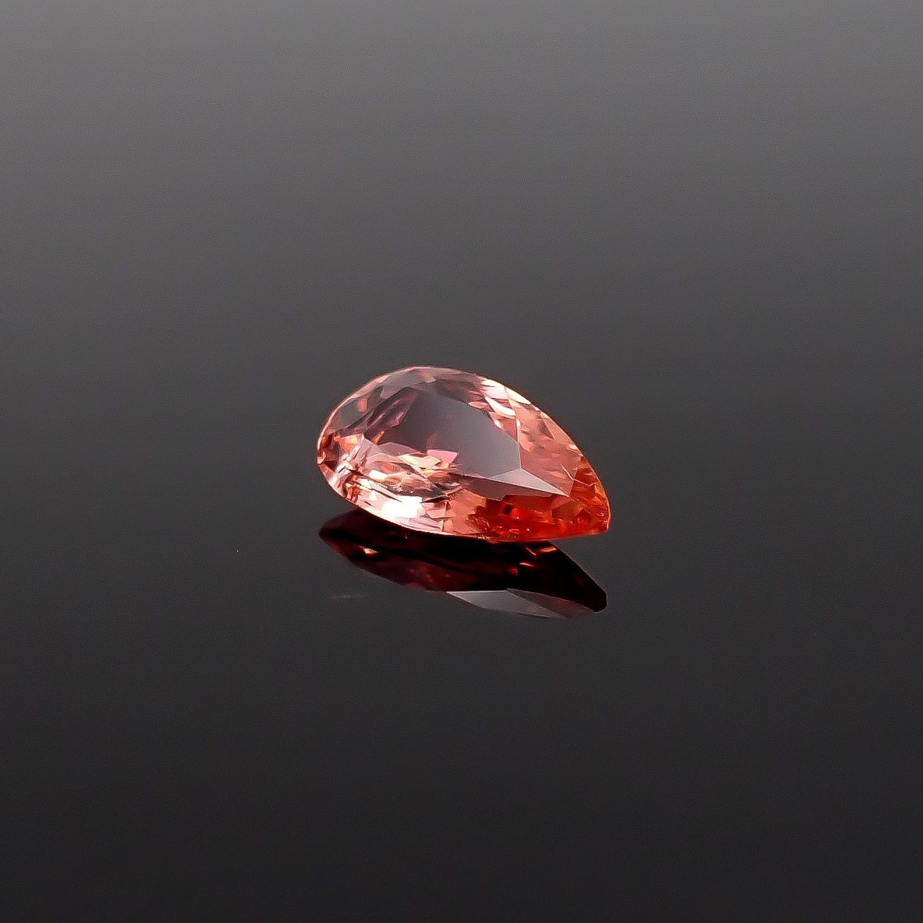 ヴェイリネナイト パキスタン産 0.68ct / 8.5x4.8mm前後 [260231781]