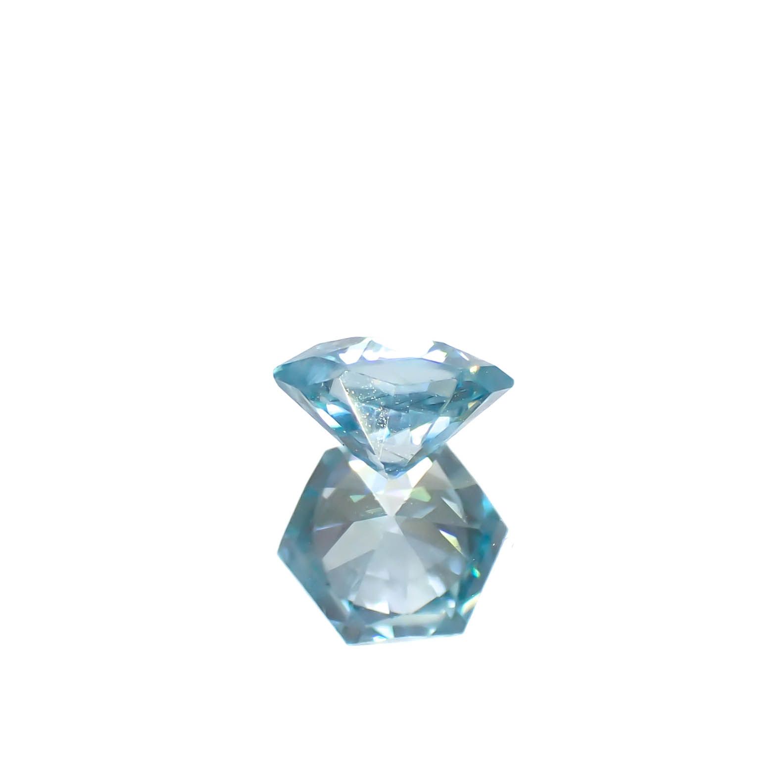 ◇ヘキサゴンカット◇ブルージルコン(宝石名ブルー・ジルコン)カンボジア産 0.81ct 識別済[241229626]5x4.9mm前後