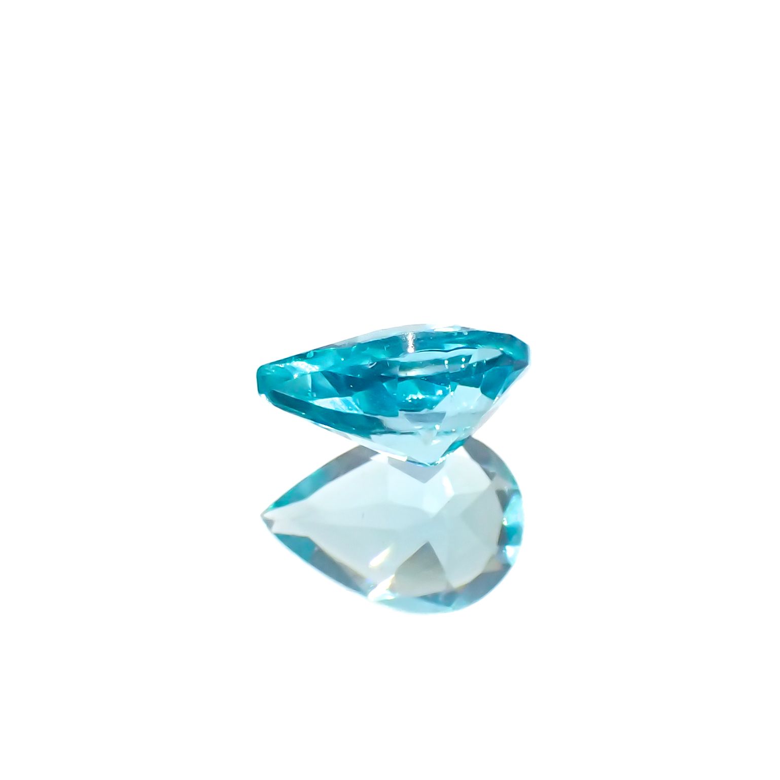 アパタイト(宝石名アパタイト)ブラジル産 0.67ct 識別済[231023843]6.8x4.8mm前後