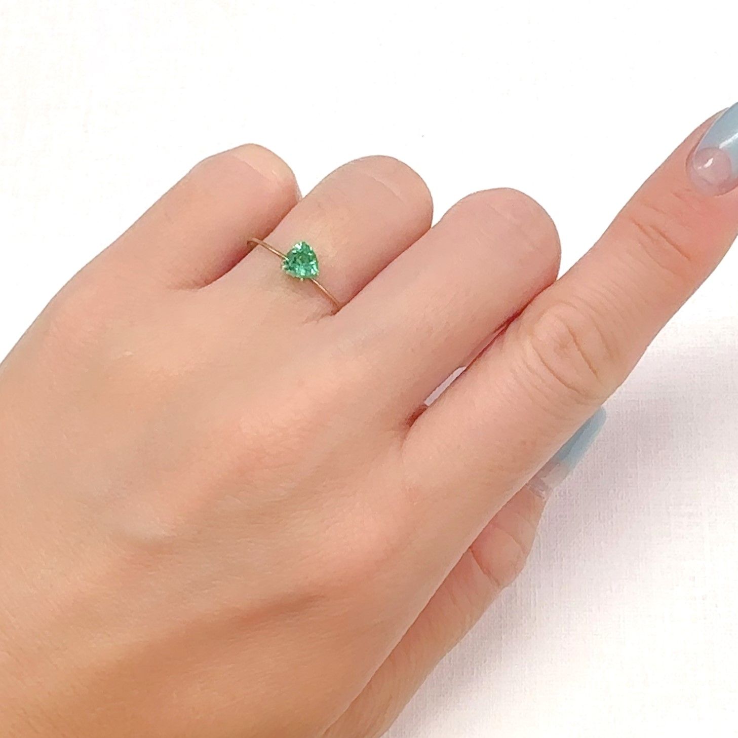 パライバトルマリン(宝石名トルマリン/別名パライバ・トルマリン)ブラジル・キントス鉱山産 0.471ct ソ付(宝貴協)[240928714]5.17x5.31mm前後