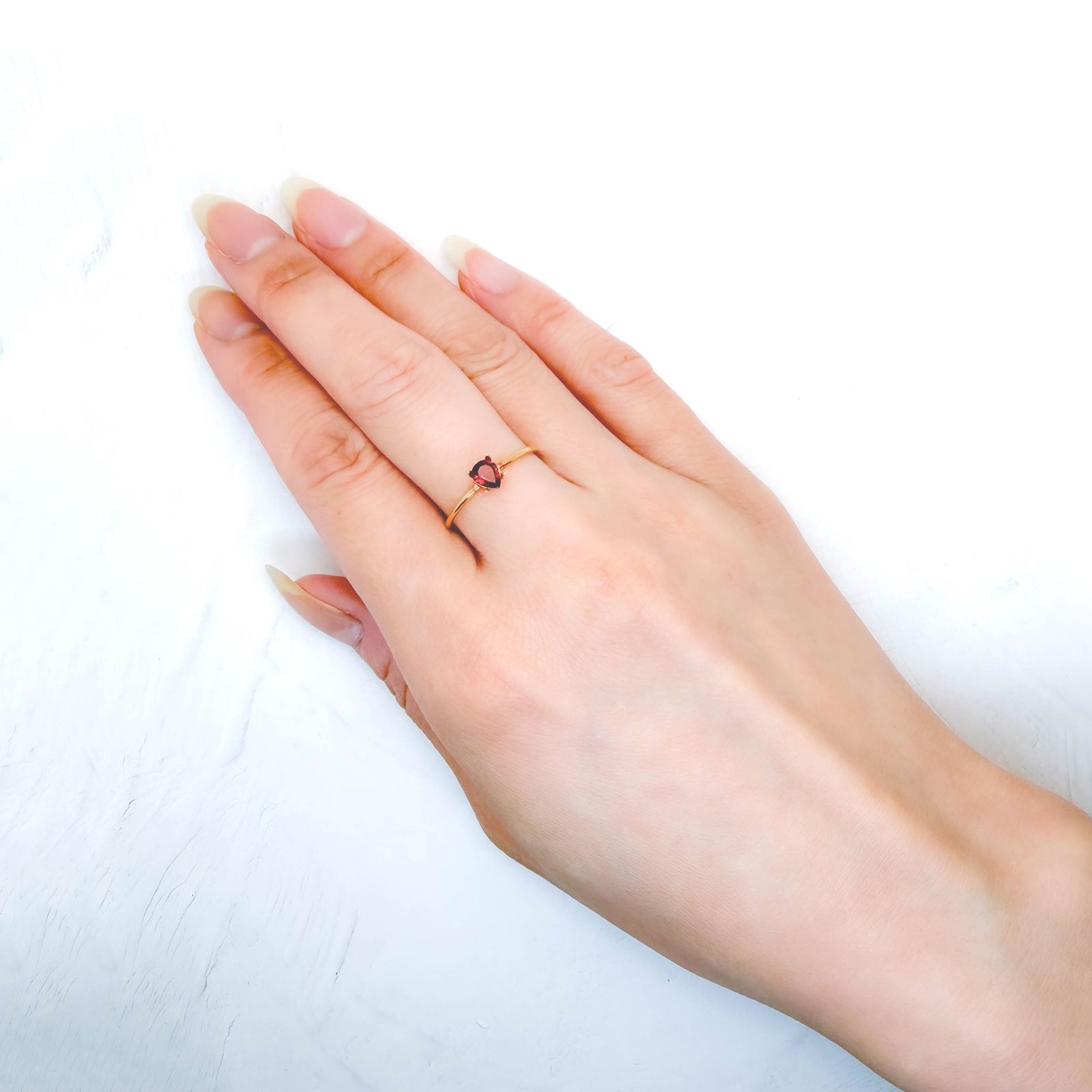 レッドスピネル(宝石名レッド・スピネル)タンザニア産 識別済 0.30ct / 5.1x3.9mm前後 [260732565]
