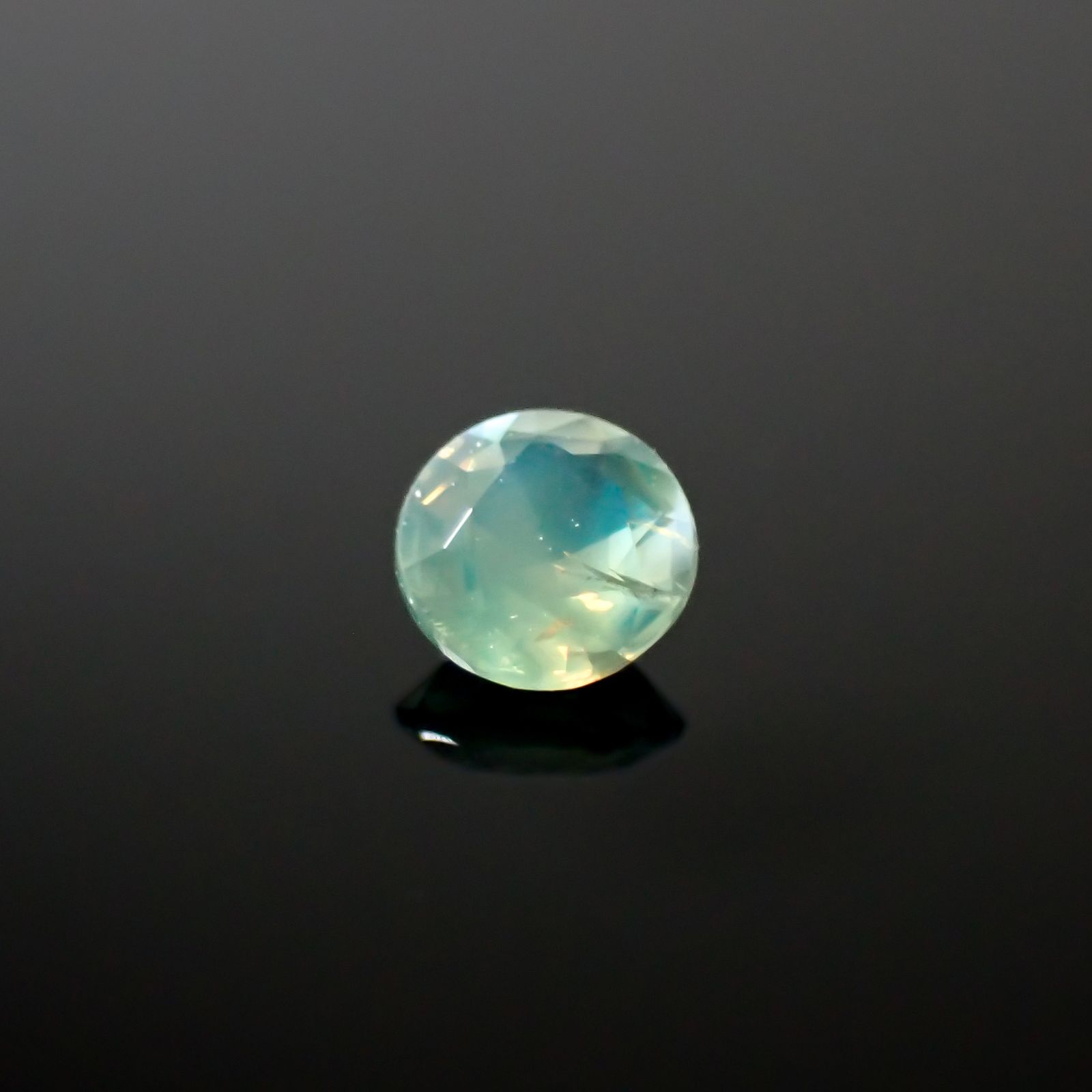 シルキーアレキサンドライト ブラジル・ミナスジェライス州ヘマチタ鉱山産 0.13ct [241129508]3.1x3.1mm前後