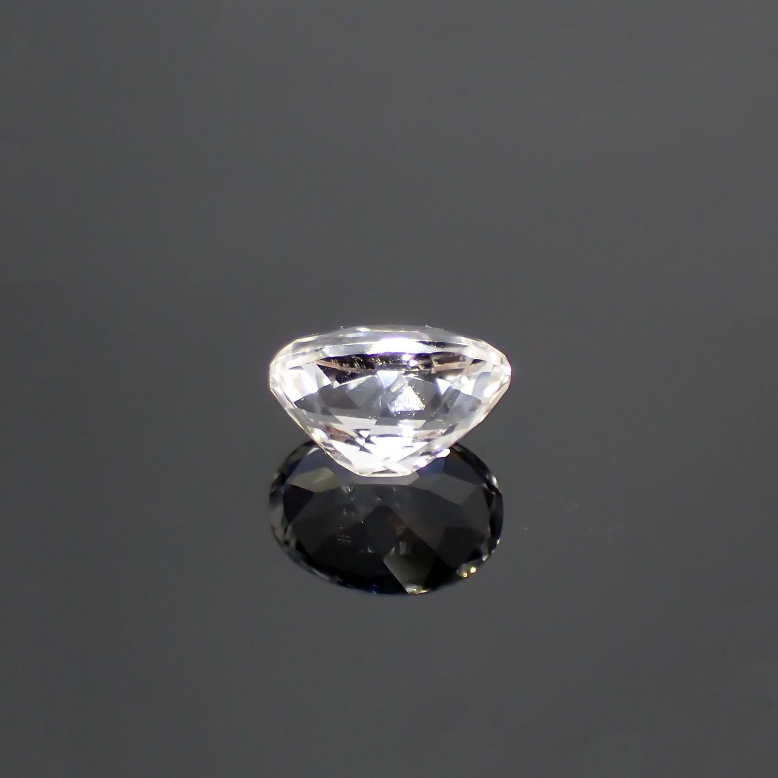 カラーレススポジュミン(宝石名ホワイト・スポジュミン) ブラジル産 1.52ct 識別済[210912627]7.9×5.9mm前後