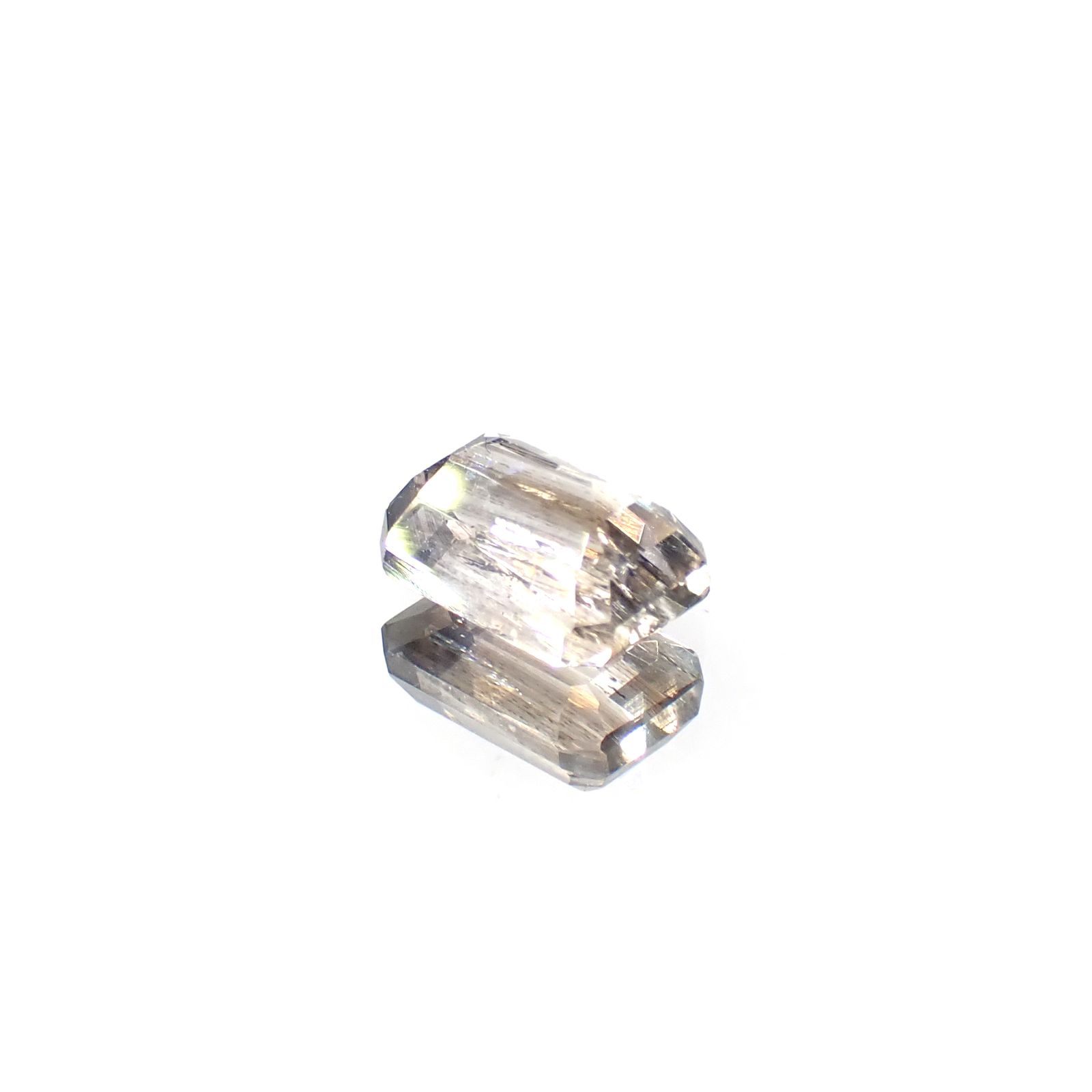 レインボースキャポライト ブラジル産 0.98ct / 6.9x4.8mm前後 [250931048]