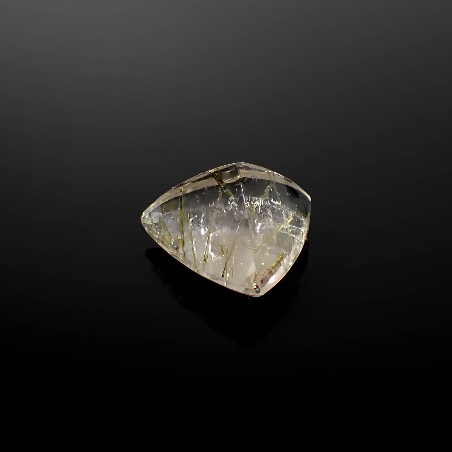エピドートインクォーツ ブラジル産 12.5ct[240728465]17.3x16.3mm前後