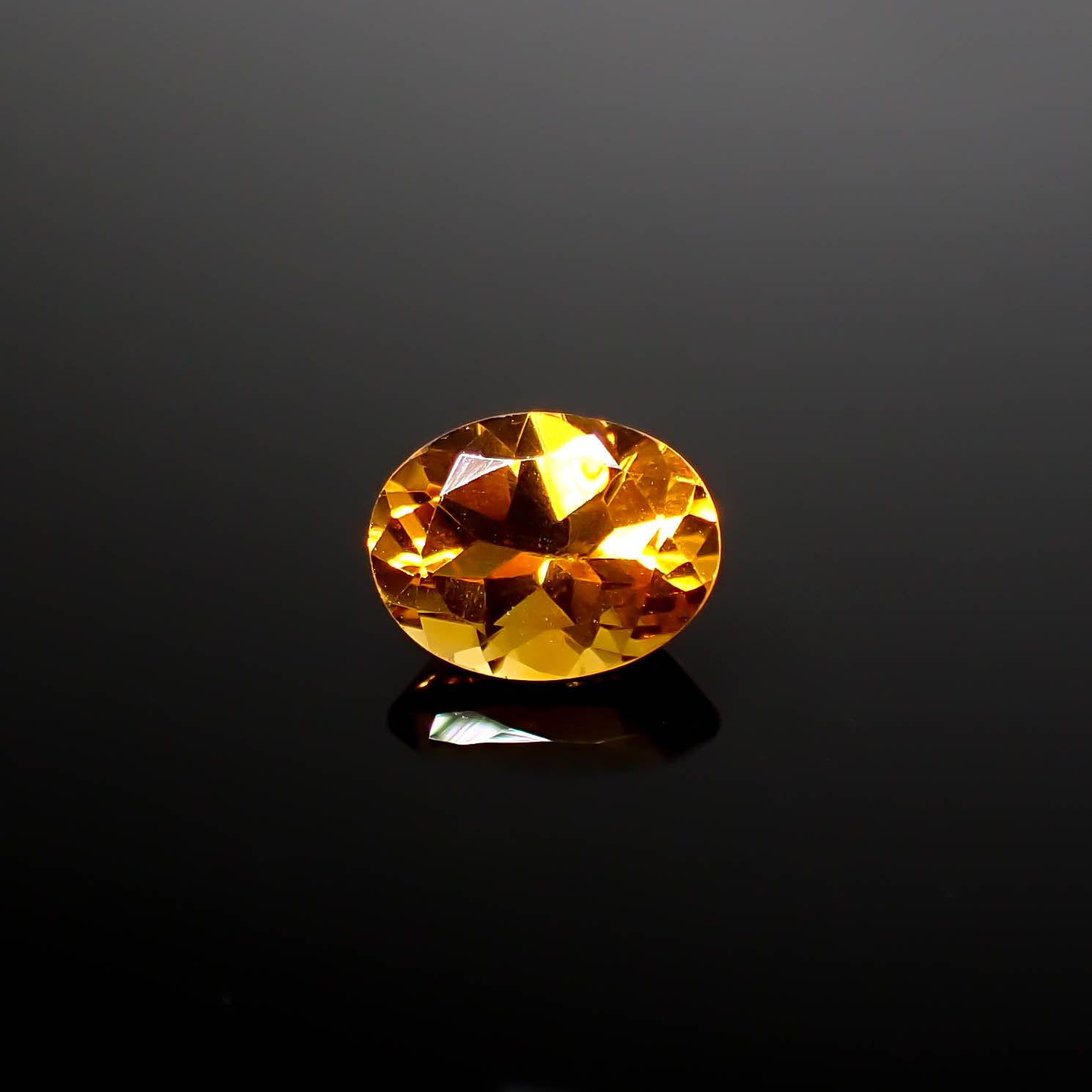マデイラシトリン ブラジル・ミナスジェライス州産 1.63ct [250630579]9x6.9mm前後
