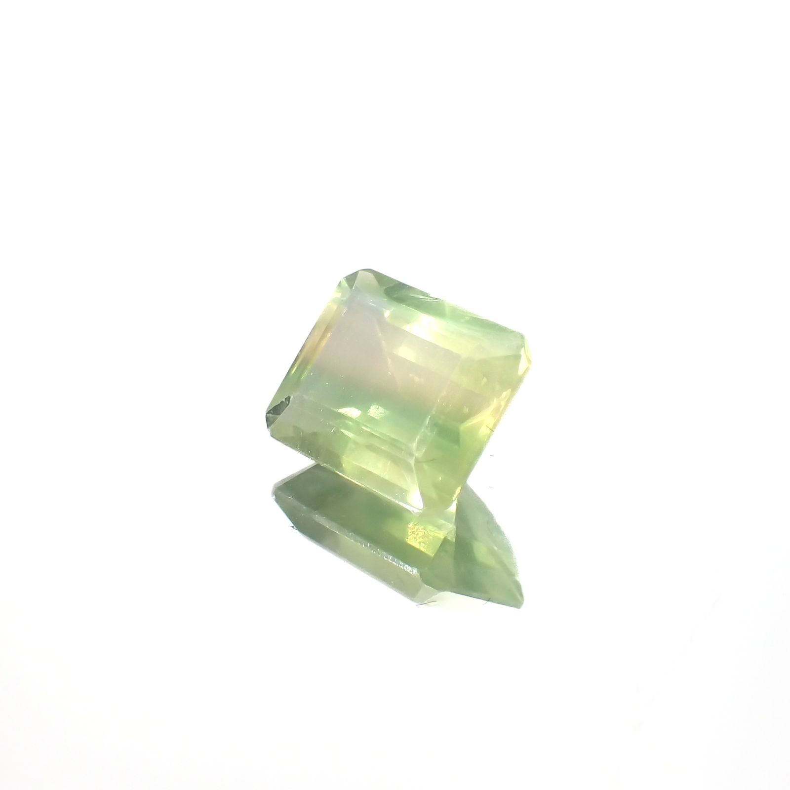 バイカラーフローライト フルオレッセンス ブラジル産 3.57ct[230722974]9.8x8mm前後