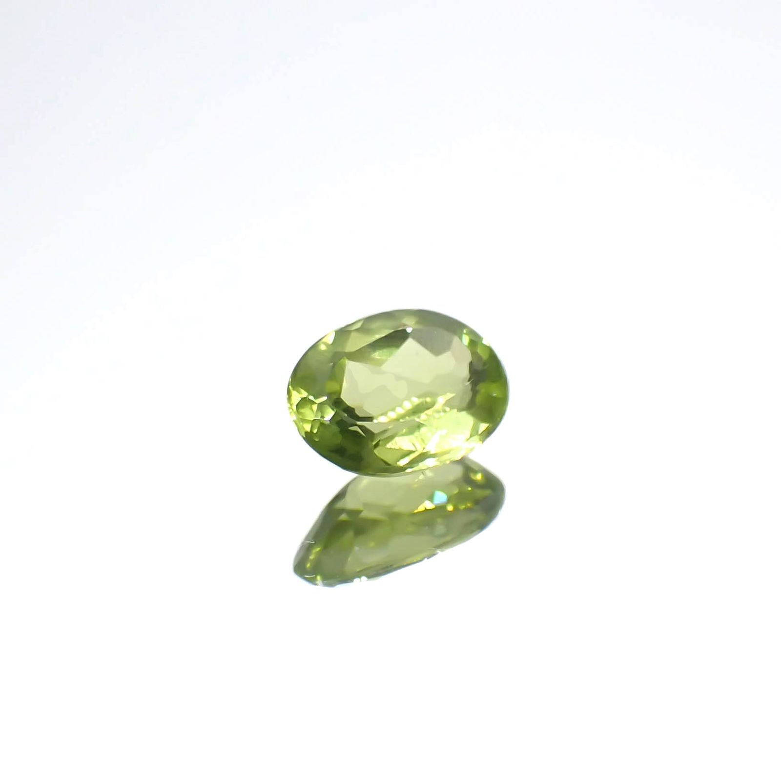 グリーンエンスタタイト(宝石名グリーン・エンスタタイト)カメルーン産 0.63ct 識別済[240125625]6.5x4.7mm前後