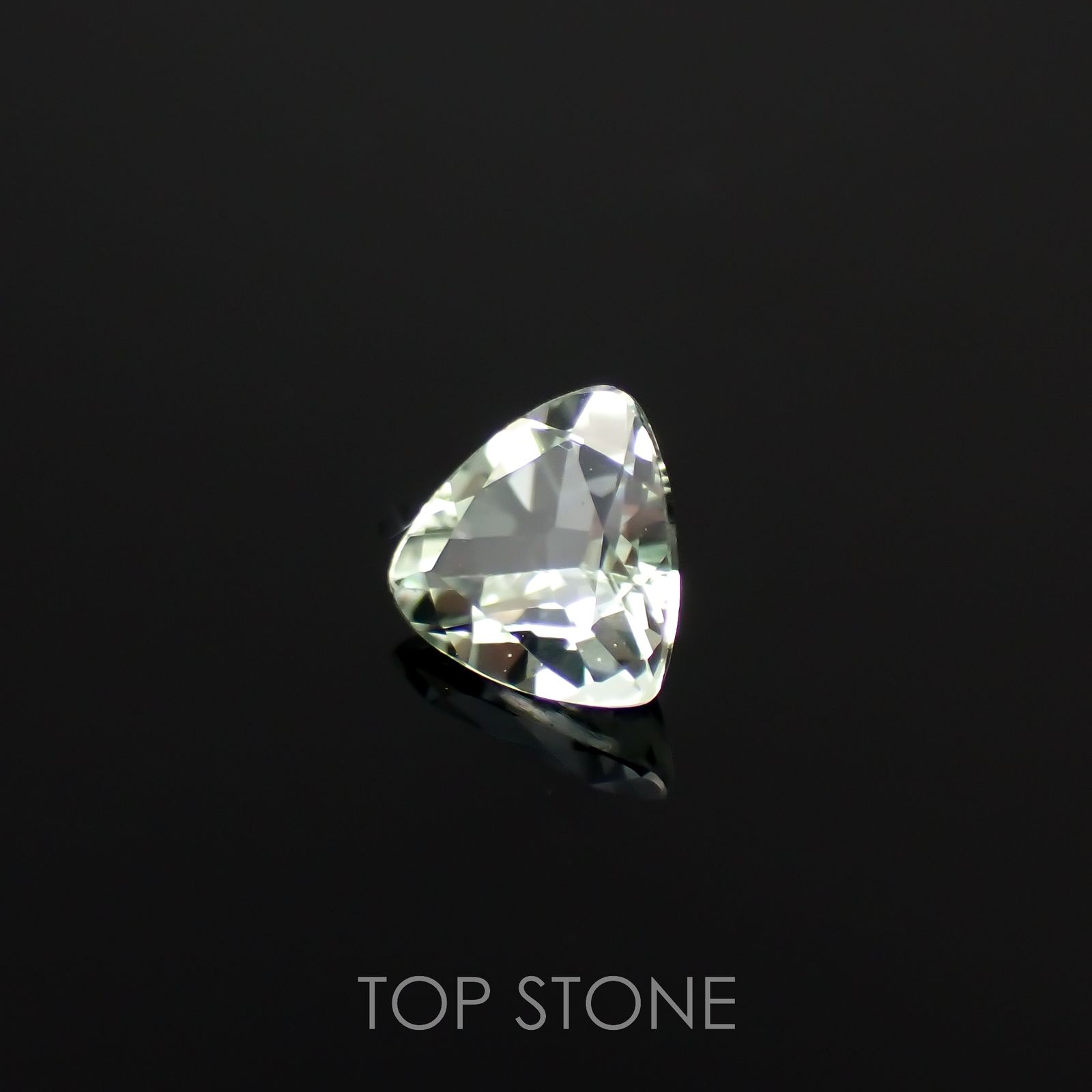 モンテブラサイト(宝石名モンテブラサイト)マダガスカル産 0.39ct 識別済[230120297]4.9x5.1mm前後