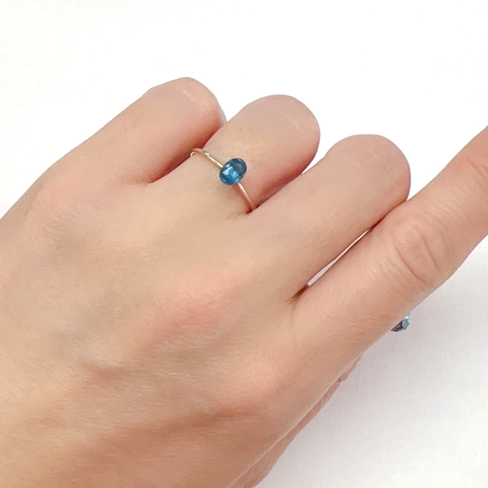 オーシャンブルーカイヤナイト(宝石名カイヤナイト)インド・オリッサ産 0.65ct 識別済[240326698]5.9x4.1mm前後