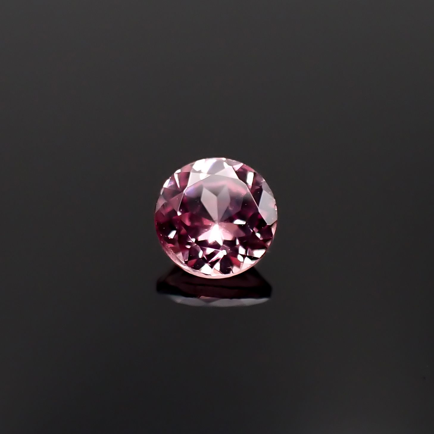カラーシフトマラヤガーネット タンザニア産 0.96ct[231124344]6x5.9mm前後