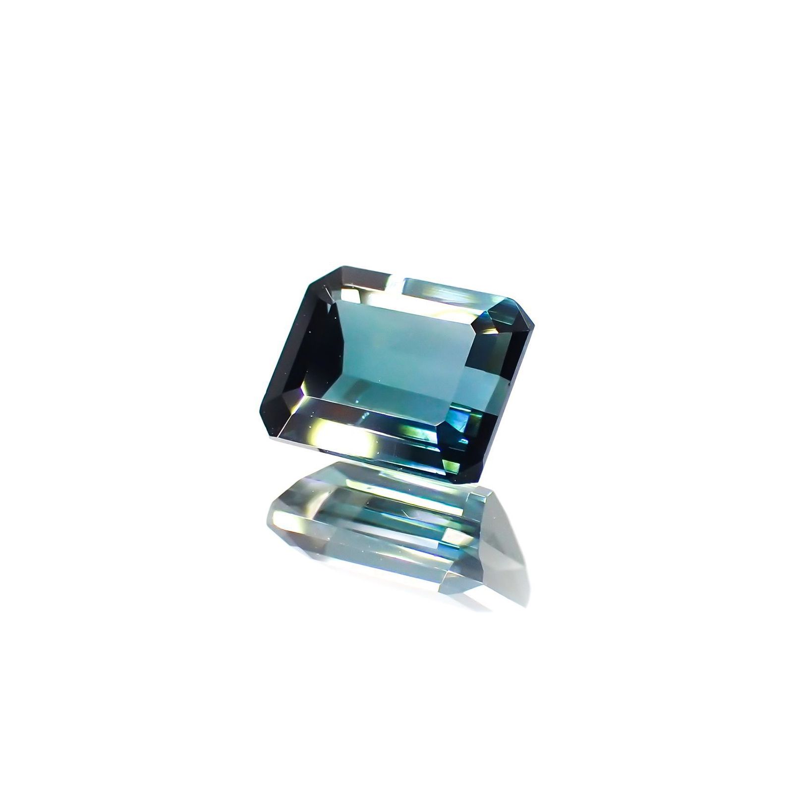 ブルートルマリン(宝石名ブルー・トルマリン) ナイジェリア/ブラジル産 ソ付(彩珠) 1.455ct / 7.3x5.8mm前後 [211013590]