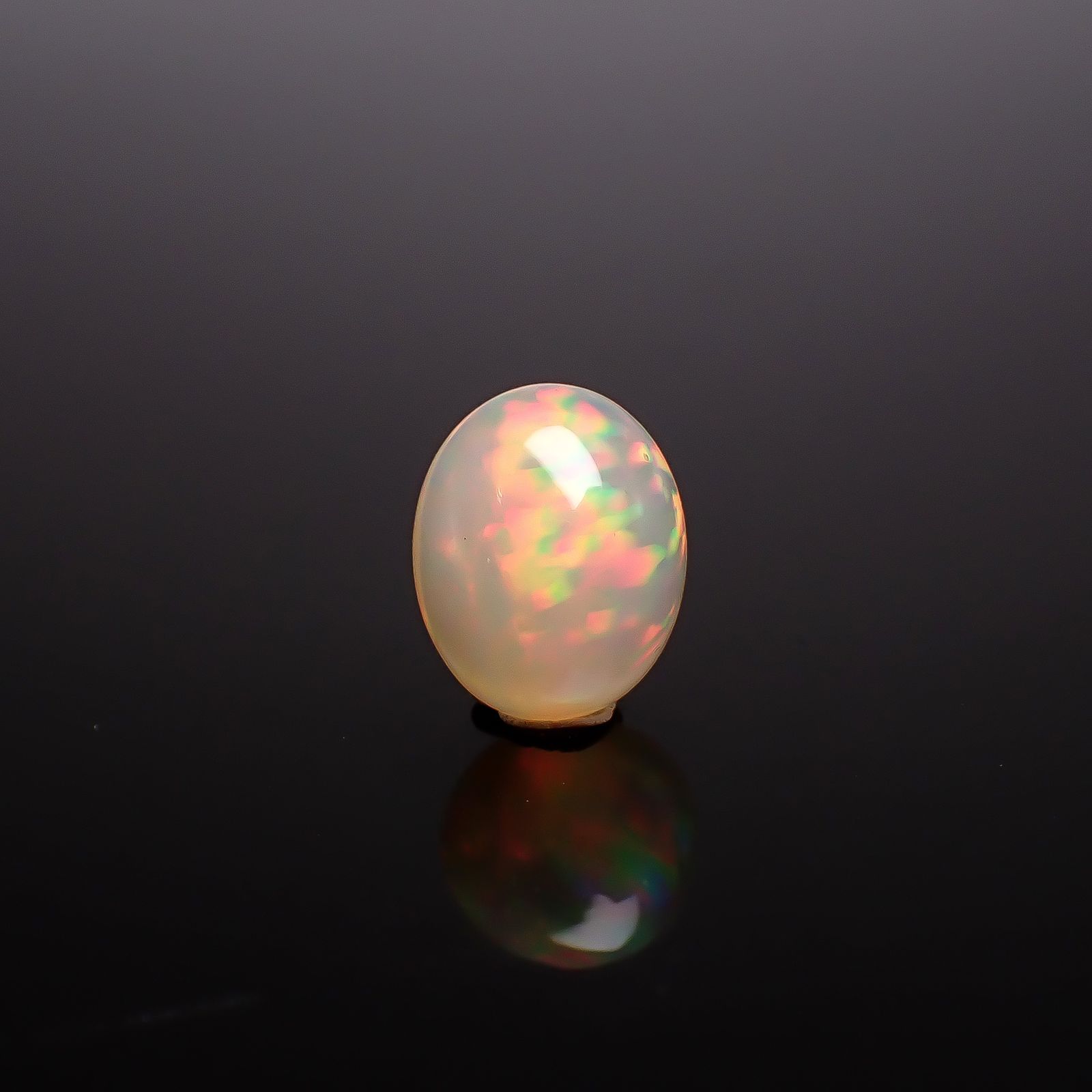 エチオピアオパール(宝石名オパール)エチオピア産 ソ付(彩珠) 2.486ct / 11.1x8.9mm前後 [260722823]