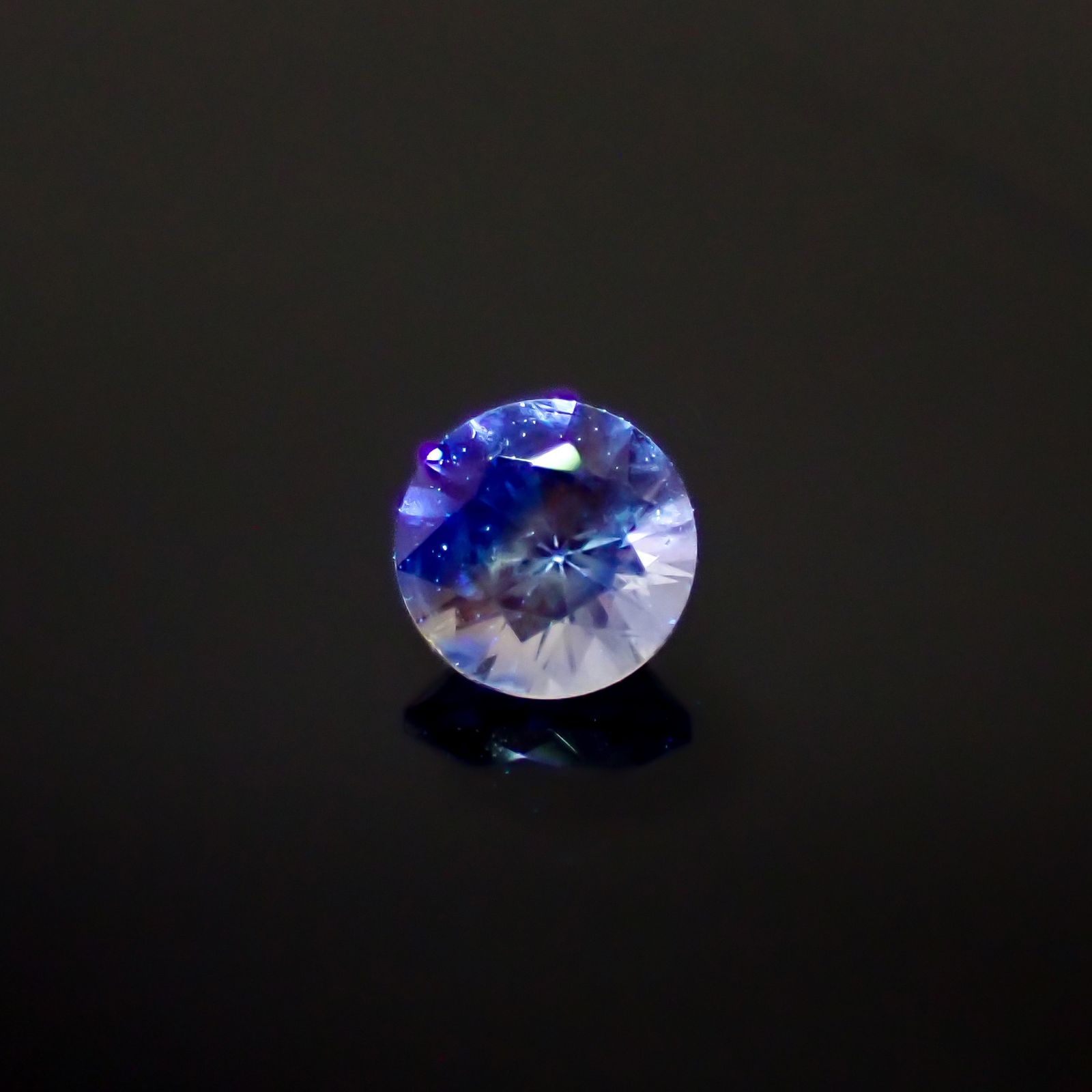 アイスブルーサファイア スリランカ産 0.26ct[240828659]3.7x3.7mm前後