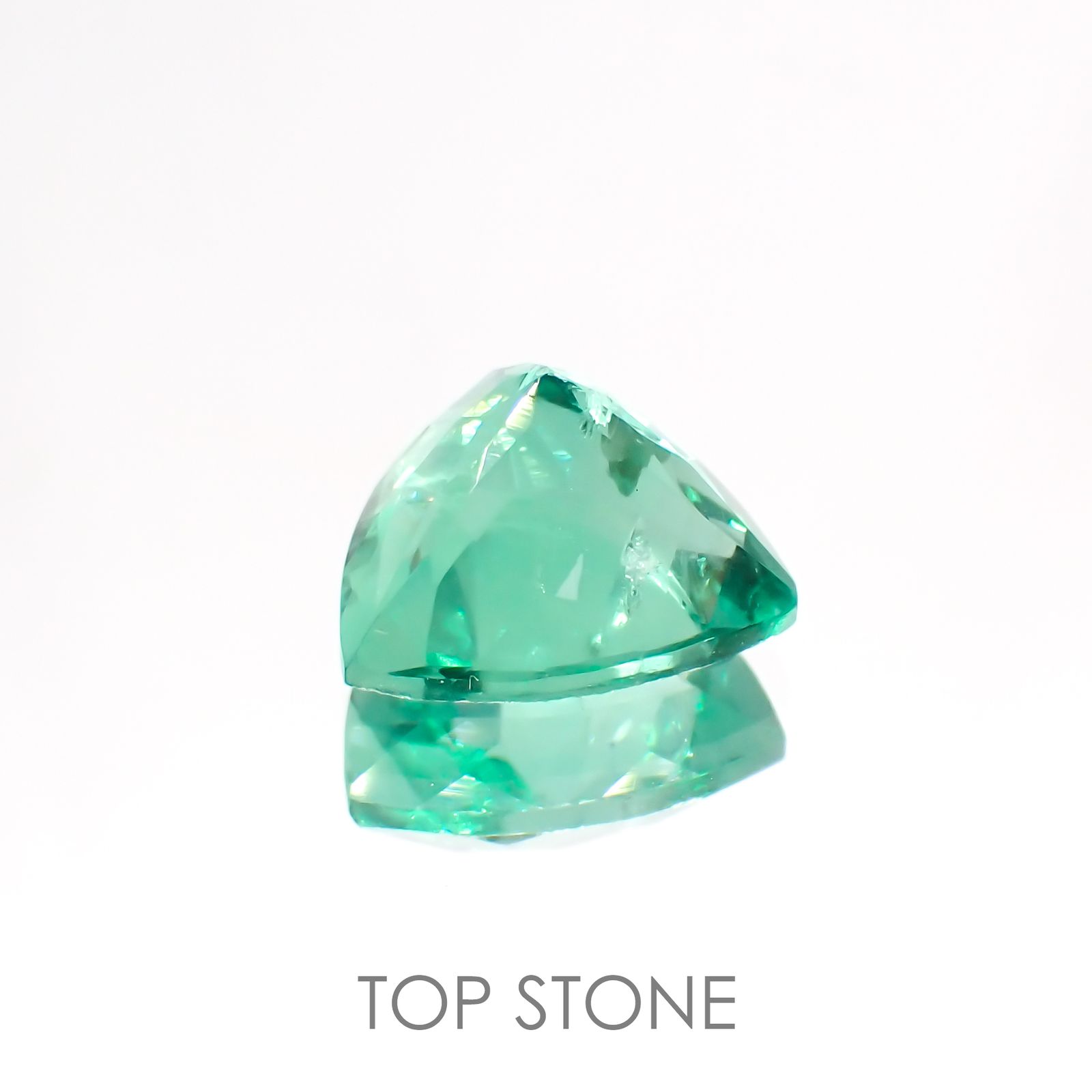 フローライト フルオレッセンス(宝石名フルオライト)イギリス・ロジャリー鉱山産 4.71ct 識別済[211113777]11x11.1mm前後