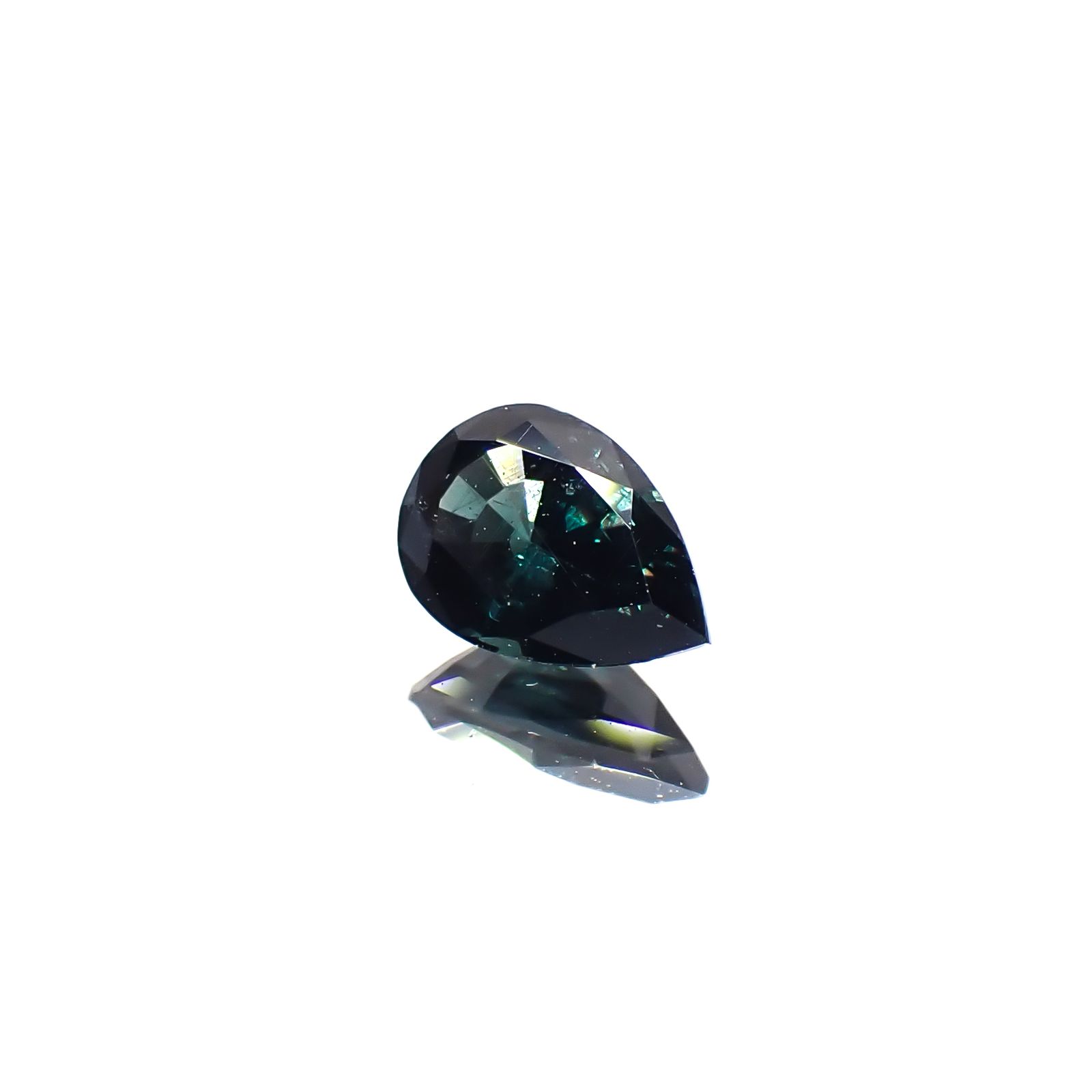 ベキリーブルーガーネット（カラーチェンジガーネット アレキタイプ） マダガスカル・ベキリー産 0.58ct [241029380]6.3x4.3mm前後