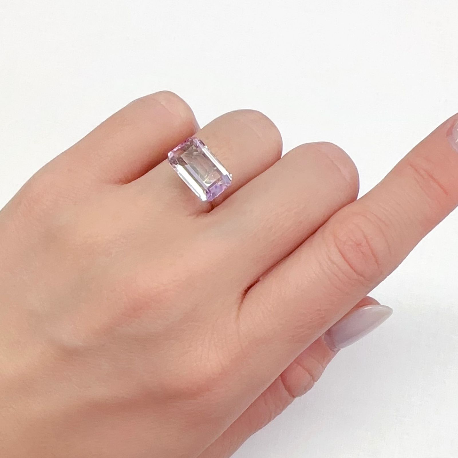 クンツァイト アフガニスタン産 5.71ct[231224713]13.1x8.3mm前後