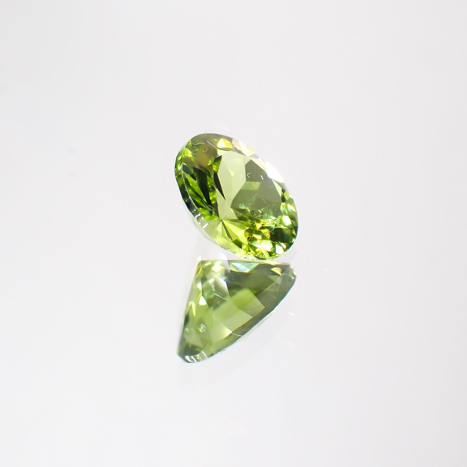 ペリドット(宝石名ペリドット) パキスタン産 1.10ct 識別済[211013090]6.8×6.8mm前後