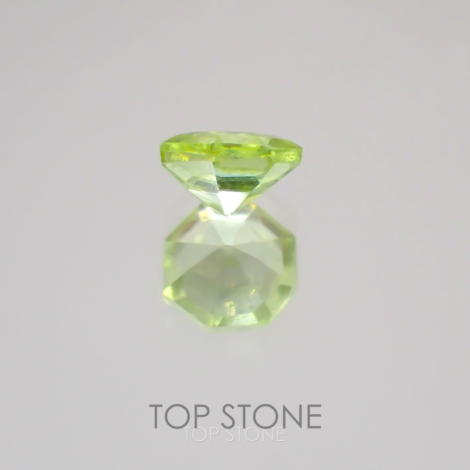 ◇オクタゴンカット◇スフェーン(宝石名スフェーン) マダガスカル産 0.28ct 識別済[21019424]3.9×4mm前後