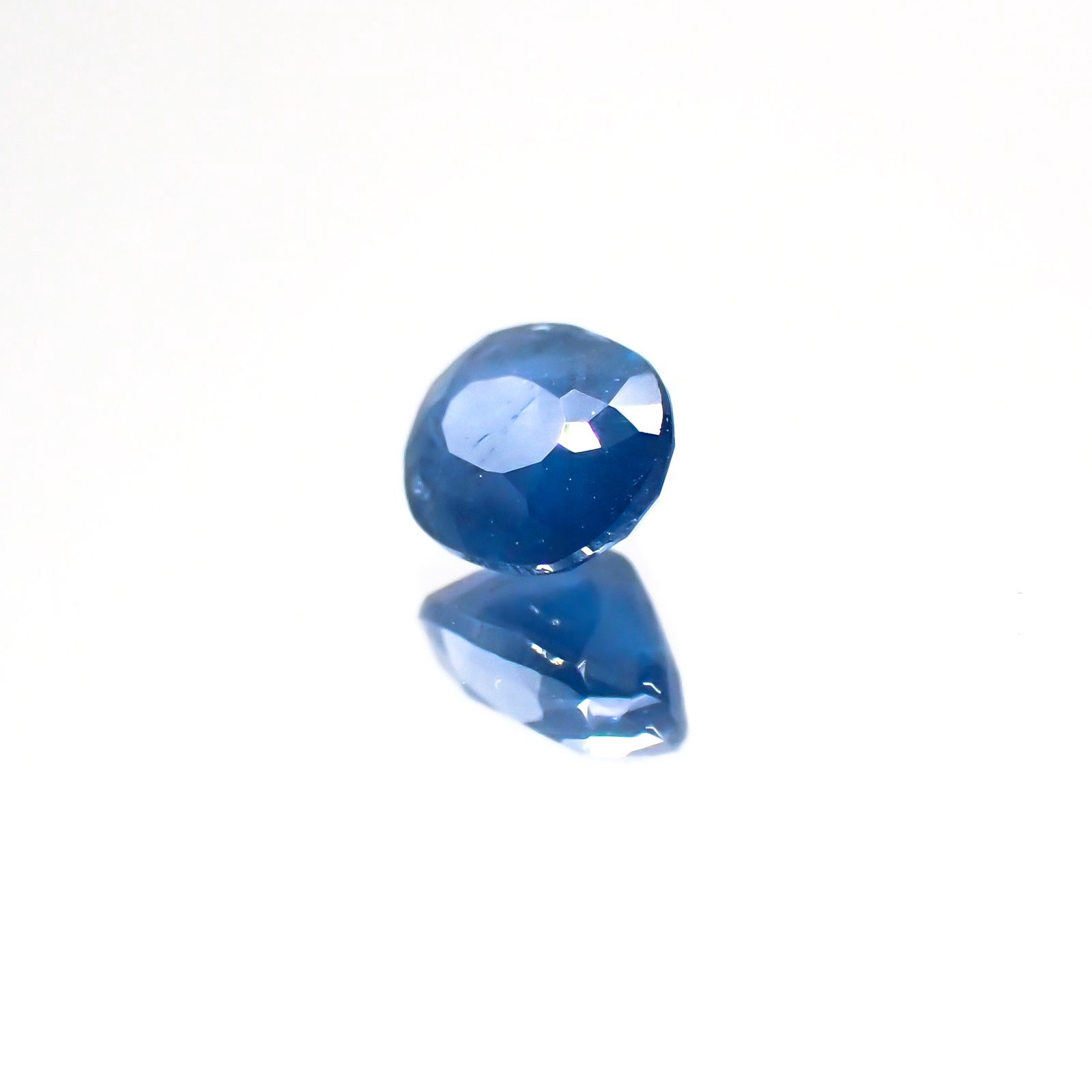 ガーナイト(宝石名 含コバルト・ガーナイト) ナイジェリア産 0.507ct ソ付(彩珠)[210510957]4.5×3.7mm前後