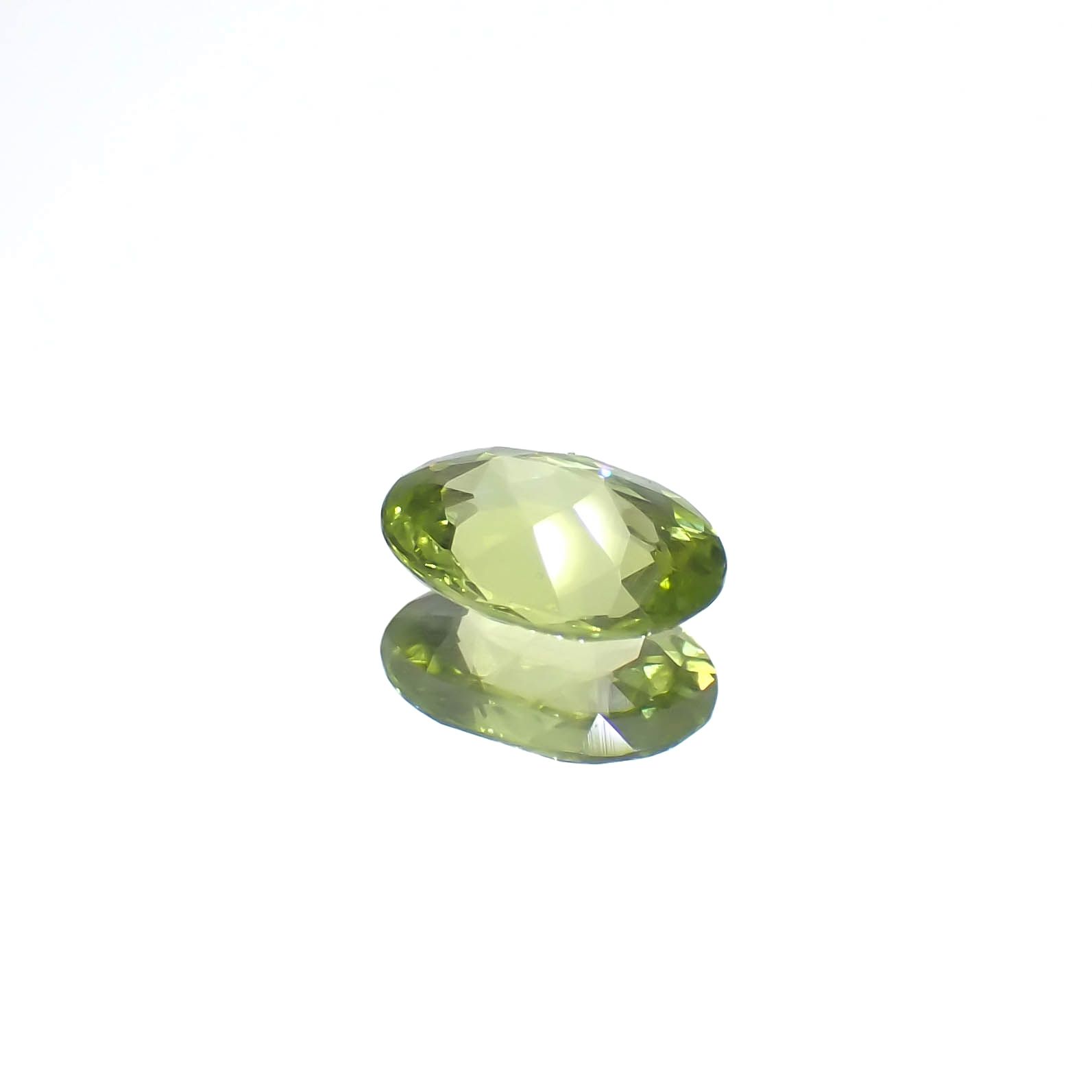 グリーンエンスタタイト(宝石名グリーン・エンスタタイト)カメルーン産 0.66ct 識別済[240125622]6.9x5.1mm前後