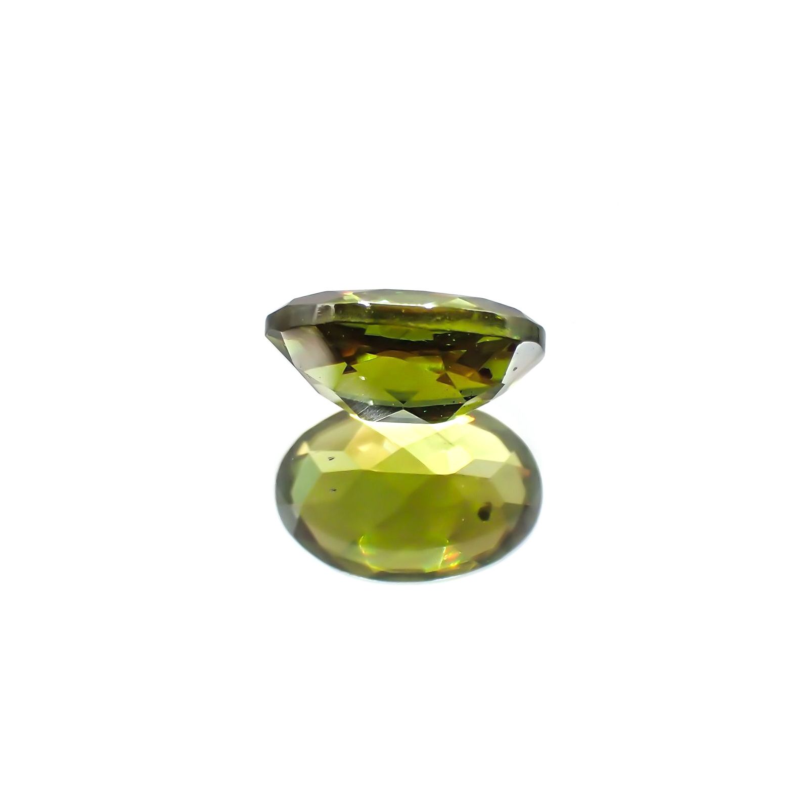 スフェーン(宝石名スフェーン)パキスタン産 識別済 0.90ct / 7.2x5mm前後 [260117321]