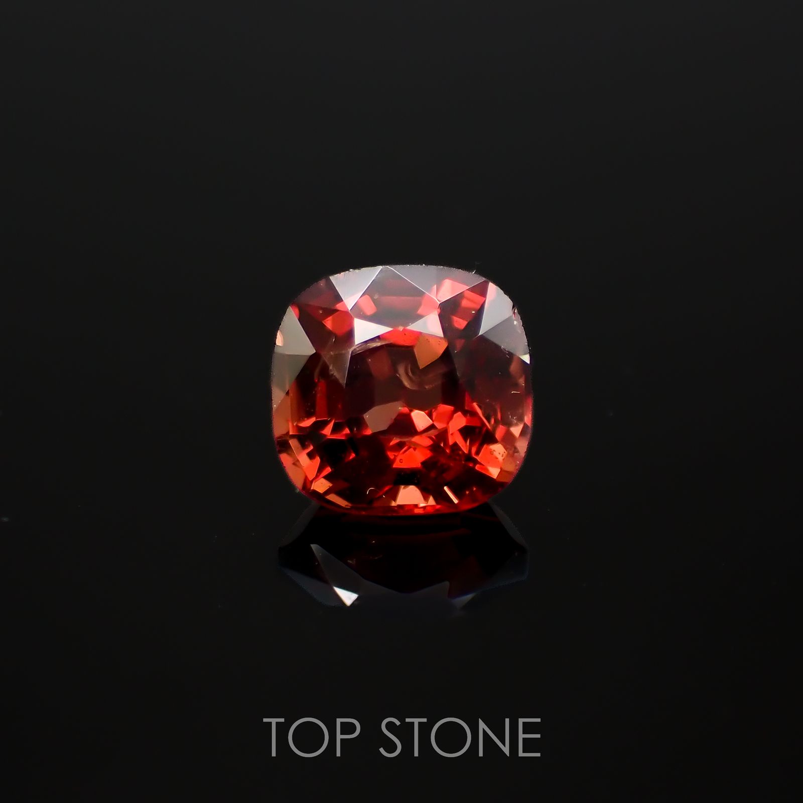レッドスピネル(宝石名スピネル)ビルマ/マダガスカル産 1.05ct 識別済[220817540]5.9x5.7mm前後