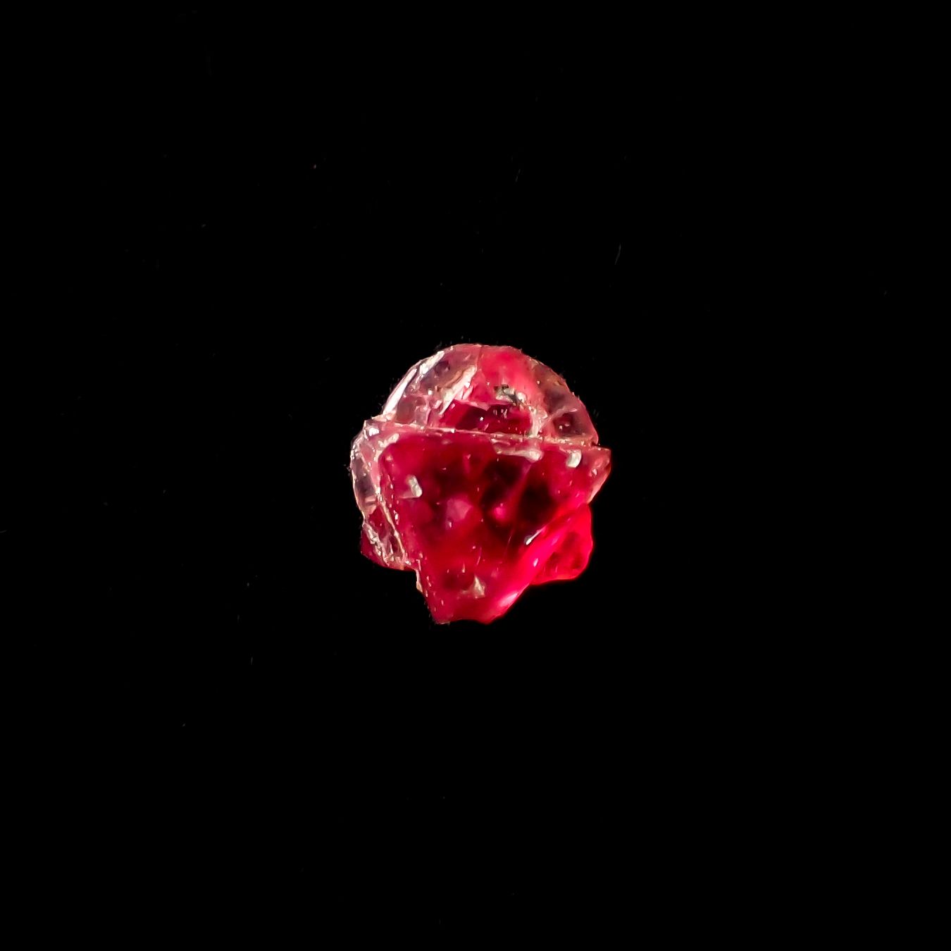 ツインクリスタルスピネル(スピネル式双晶）原石 ビルマ産 0.15ct[231124064]3.5x3.4mm前後