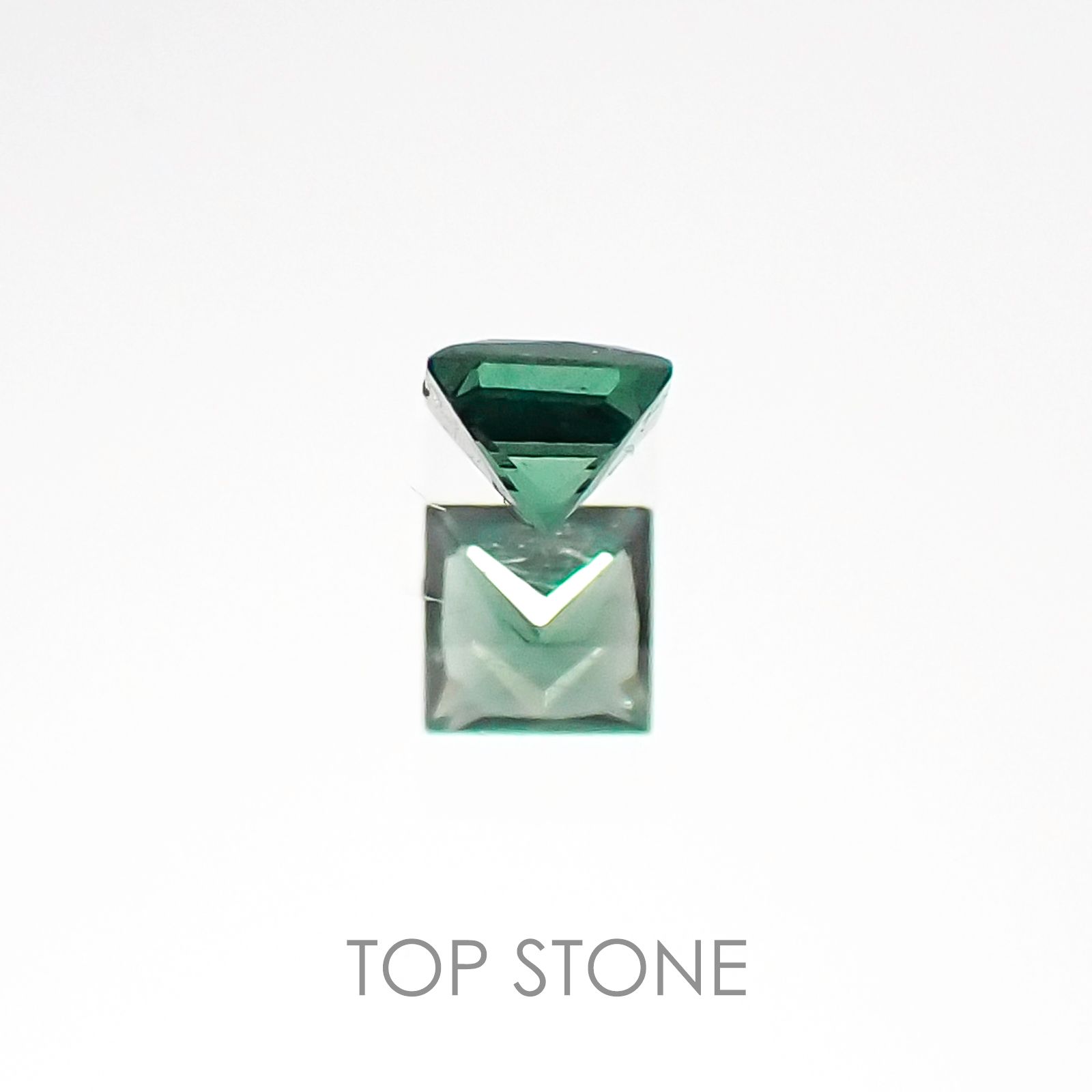◇プリンセスカット◇カラーチェンジガーネット(アレキタイプ) マダガスカル・ベキリー産 ルース 0.064ct[20106612]2.2×2.2mm前後
