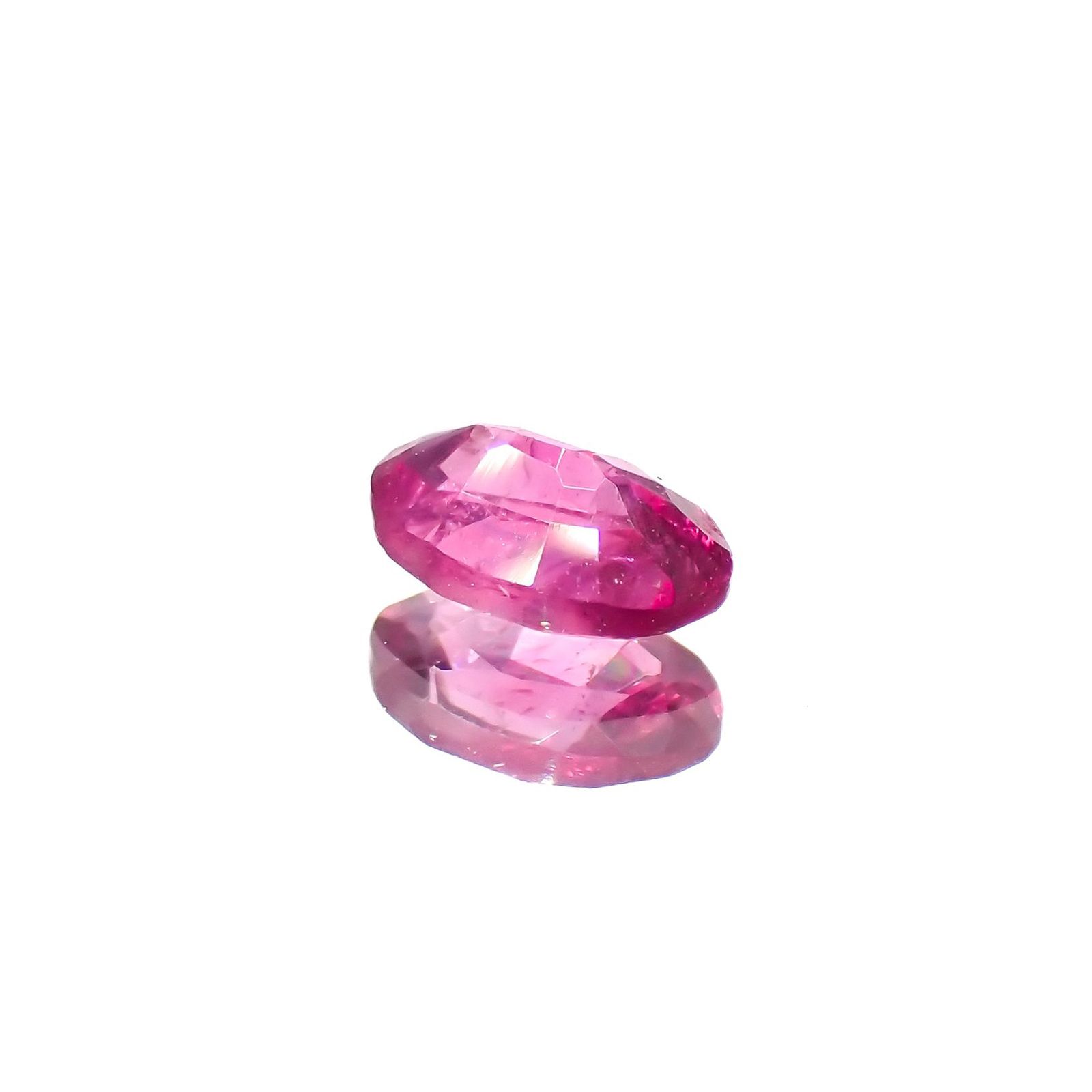ウィンザーサファイア タンザニア・ウィンザー産 0.31ct / 4.9x3.1mm前後 [230421405]