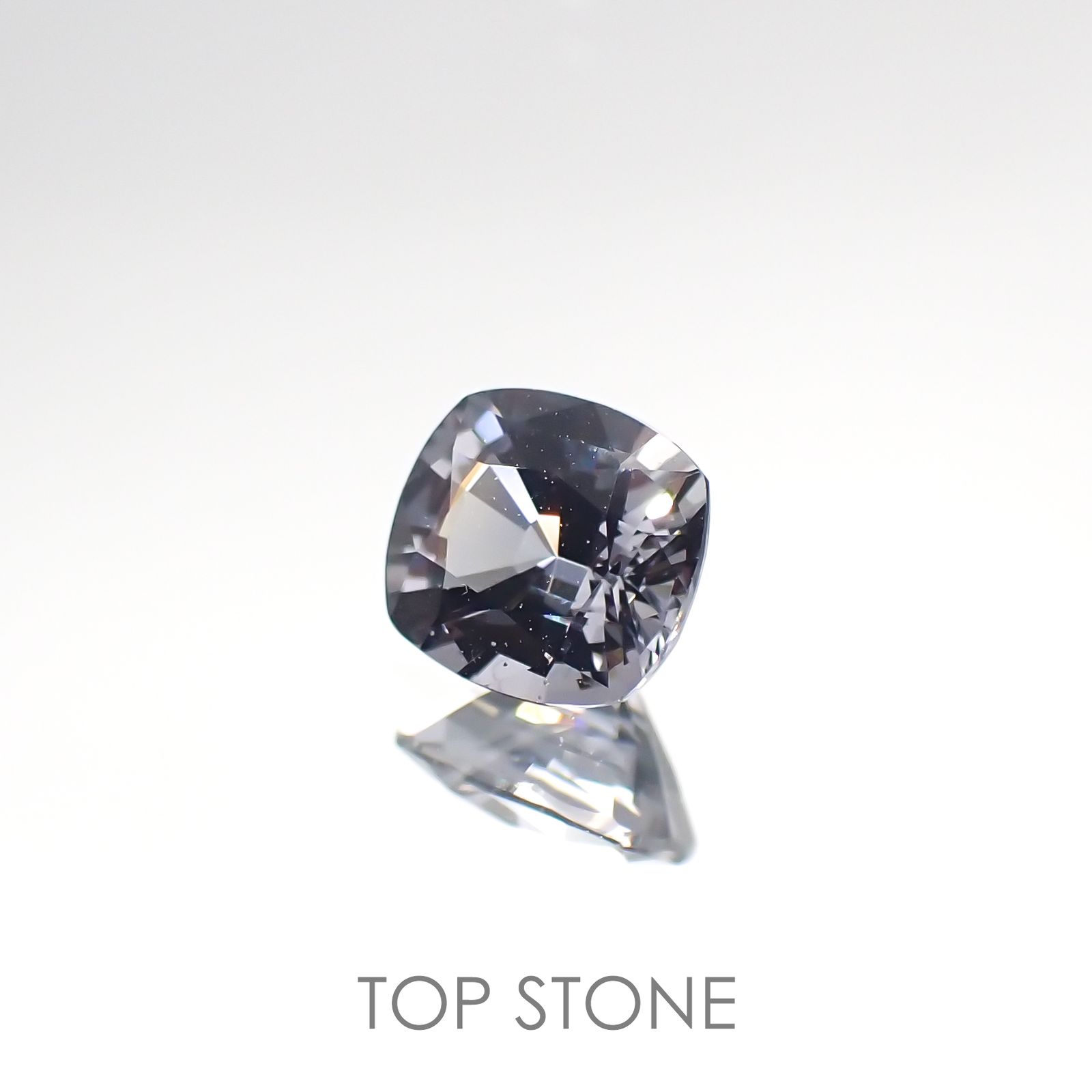 プラチナスピネル ビルマ産 ルース 0.74ct[210812845]5.5×5.1mm前後