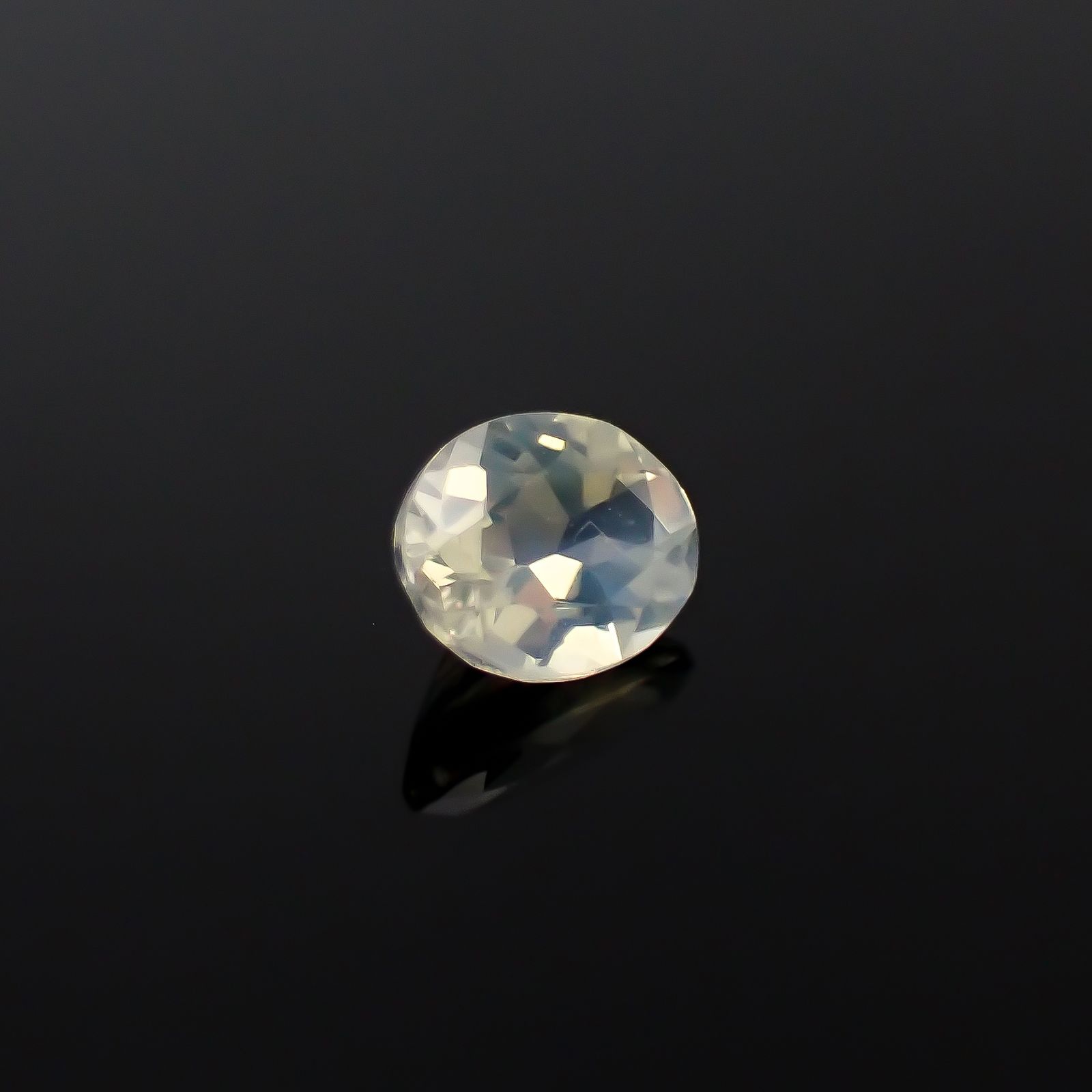 クリソベリルキャッツアイ スリランカ産 0.43ct [250329928]5.1x4.1mm前後