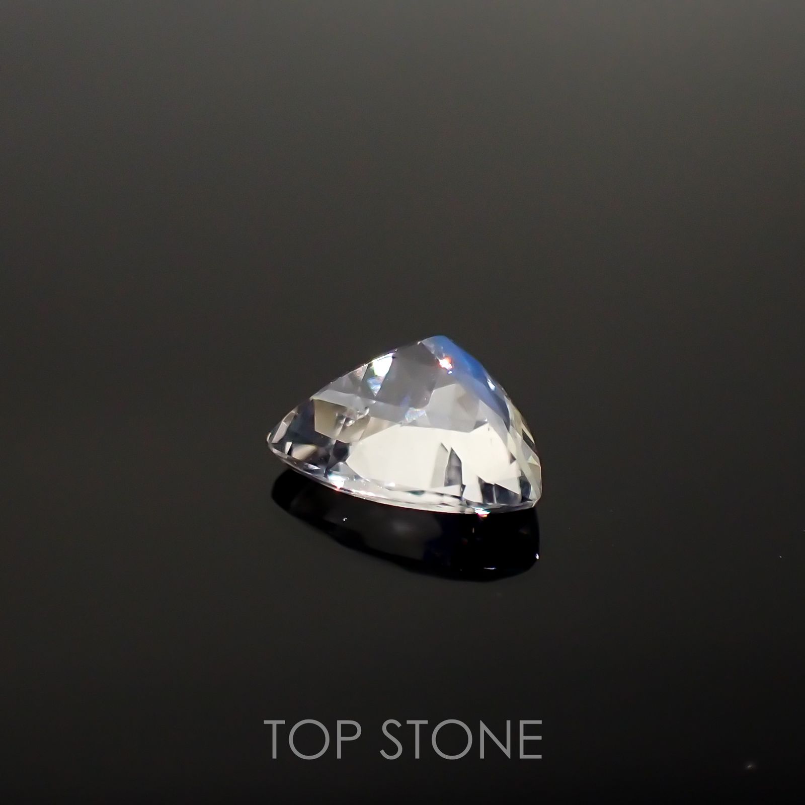 レインボームーンストーン(宝石名ラブラドライト) マダガスカル産 1.145ct ソ付(彩珠)[210712185]7.1×8.3mm前後