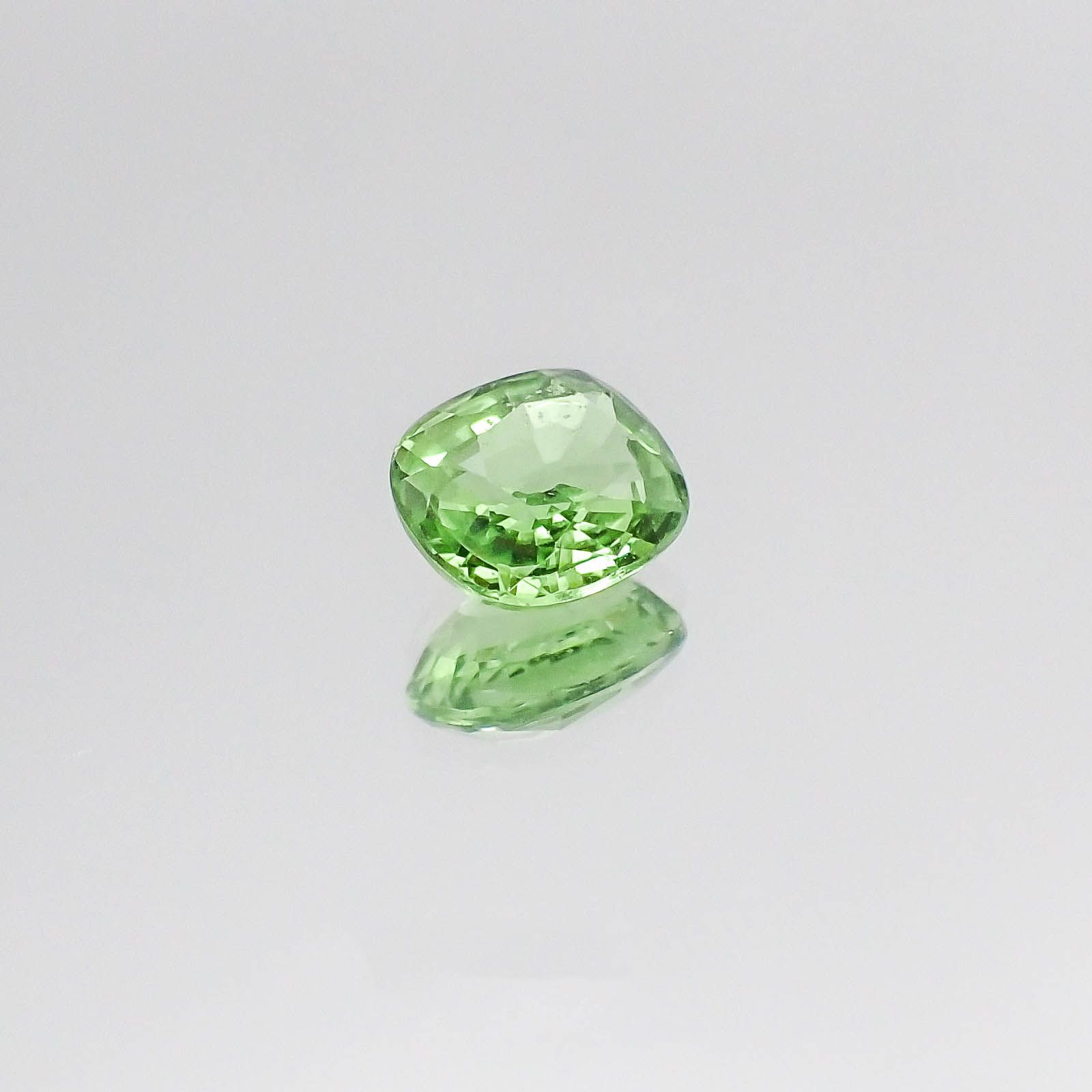 ミントガーネット(宝石名グリーン グロッシュラー・ガーネット)タンザニア産 1.09ct 識別済[230522254]6.4x5.6mm前後