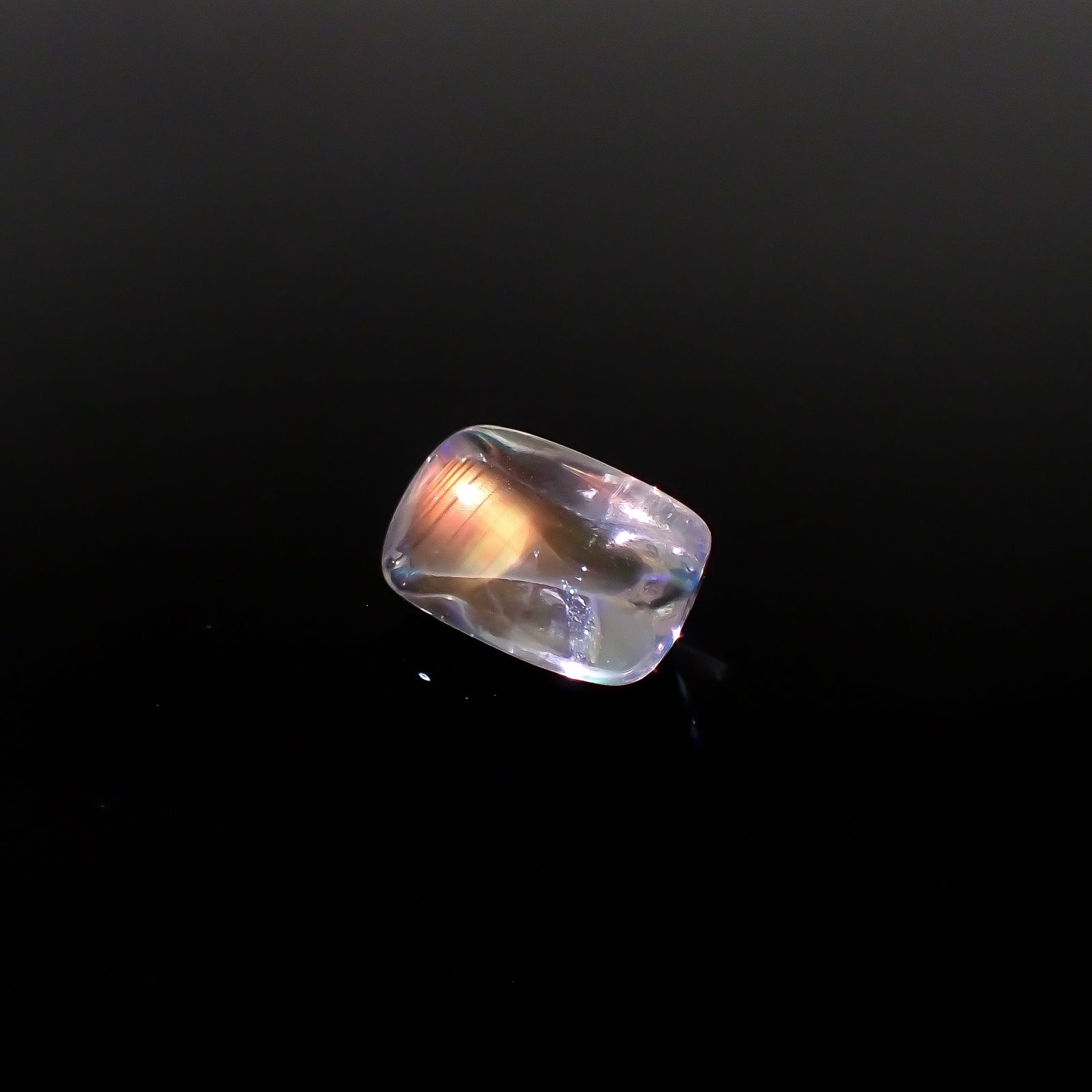 ◇バフカット◇レインボームーンストーン(宝石名ラブラドライト)マダガスカル産 1.928ct ソ付(彩珠)[240427207]9.5x5.9mm前後