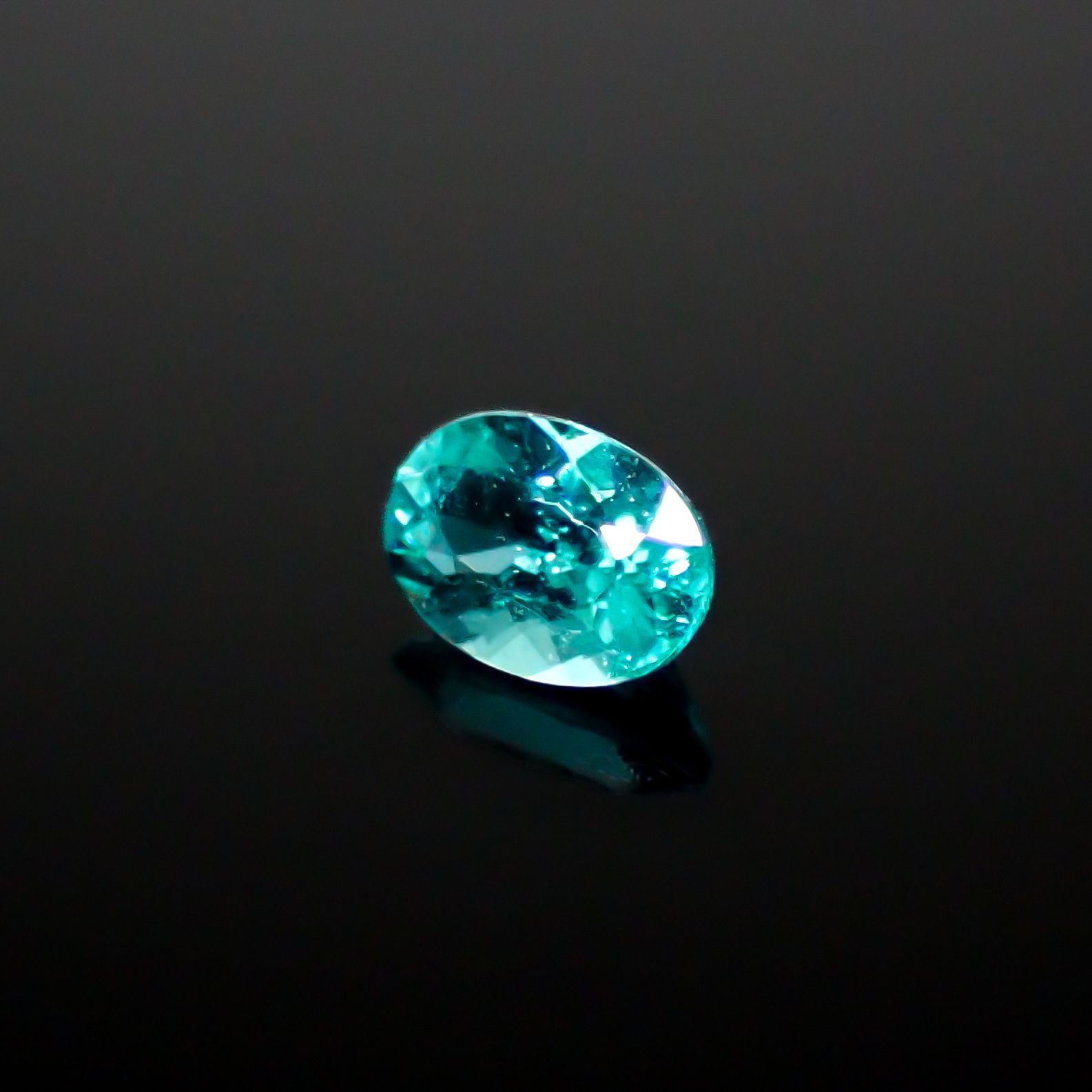 パライバトルマリン ブラジル・ムルング鉱山産 0.10ct[240928751]3.5x2.4mm前後