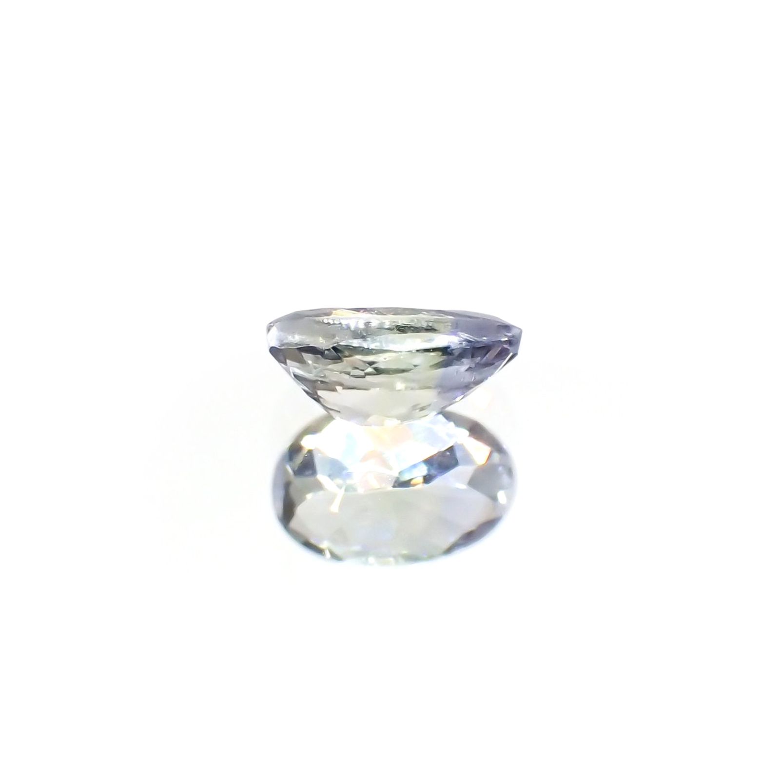 バイカラータンザナイト(宝石名ゾイサイト)タンザニア産 識別済 0.49ct / 6.1x4.1mm前後 [220515898]