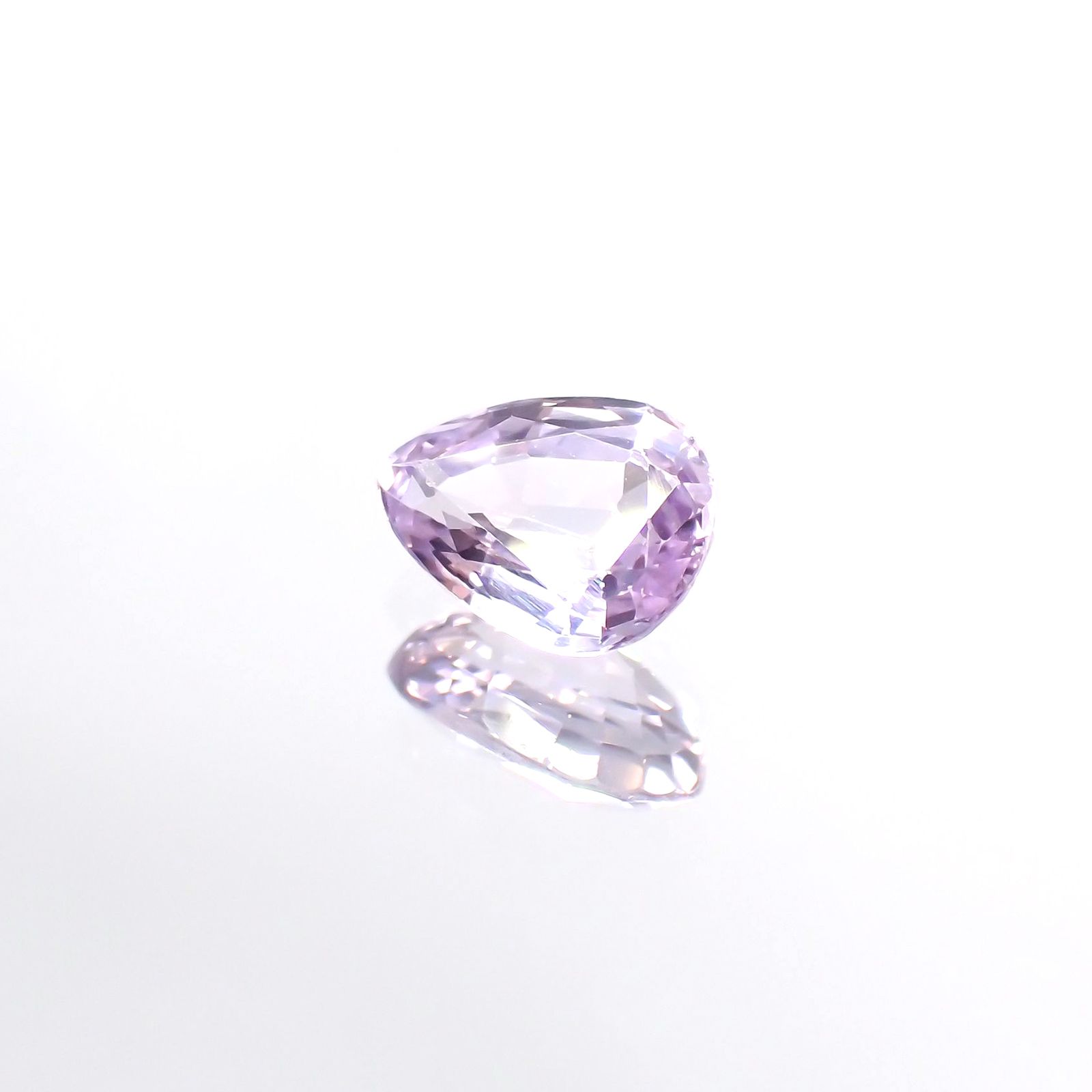 ラベンダーサファイア(宝石名サファイア) マダガスカル/スリランカ産 0.84ct 識別済[210912507]6.8×5mm前後
