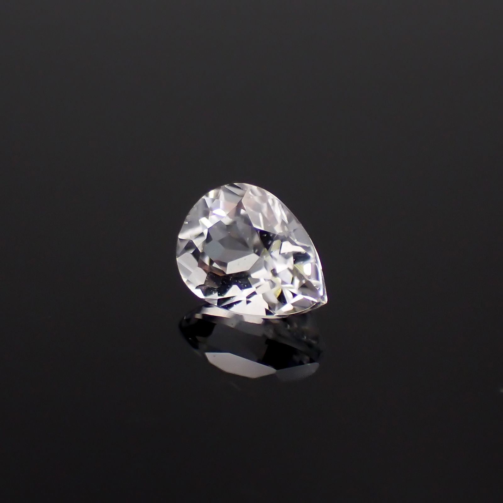フェナカイト(宝石名フェナカイト)ブラジル産 0.66ct 識別済[230923396]6.4x4.7mm前後