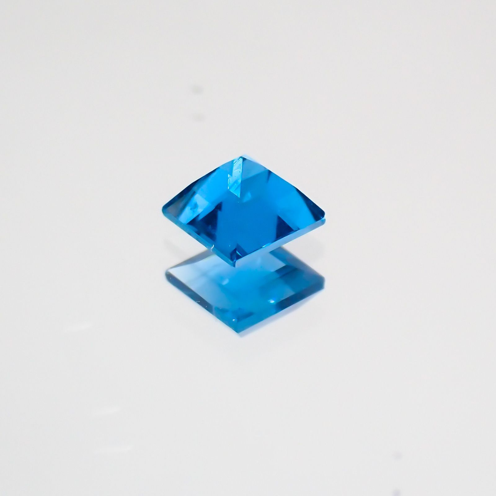 アウイナイト ドイツ産 ルース 0.11ct[210210031]2.9×2.9mm前後