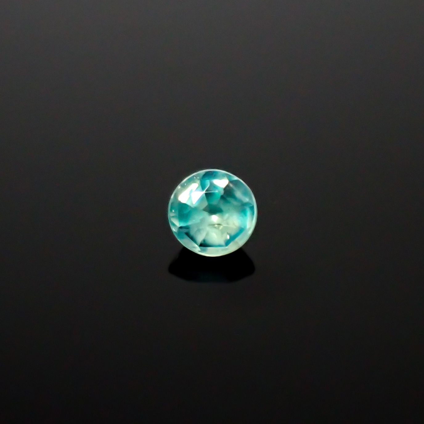 アレキサンドライト ブラジル産/EmeraldMains社製 0.078ct[240527629]2.5x2.5mm前後