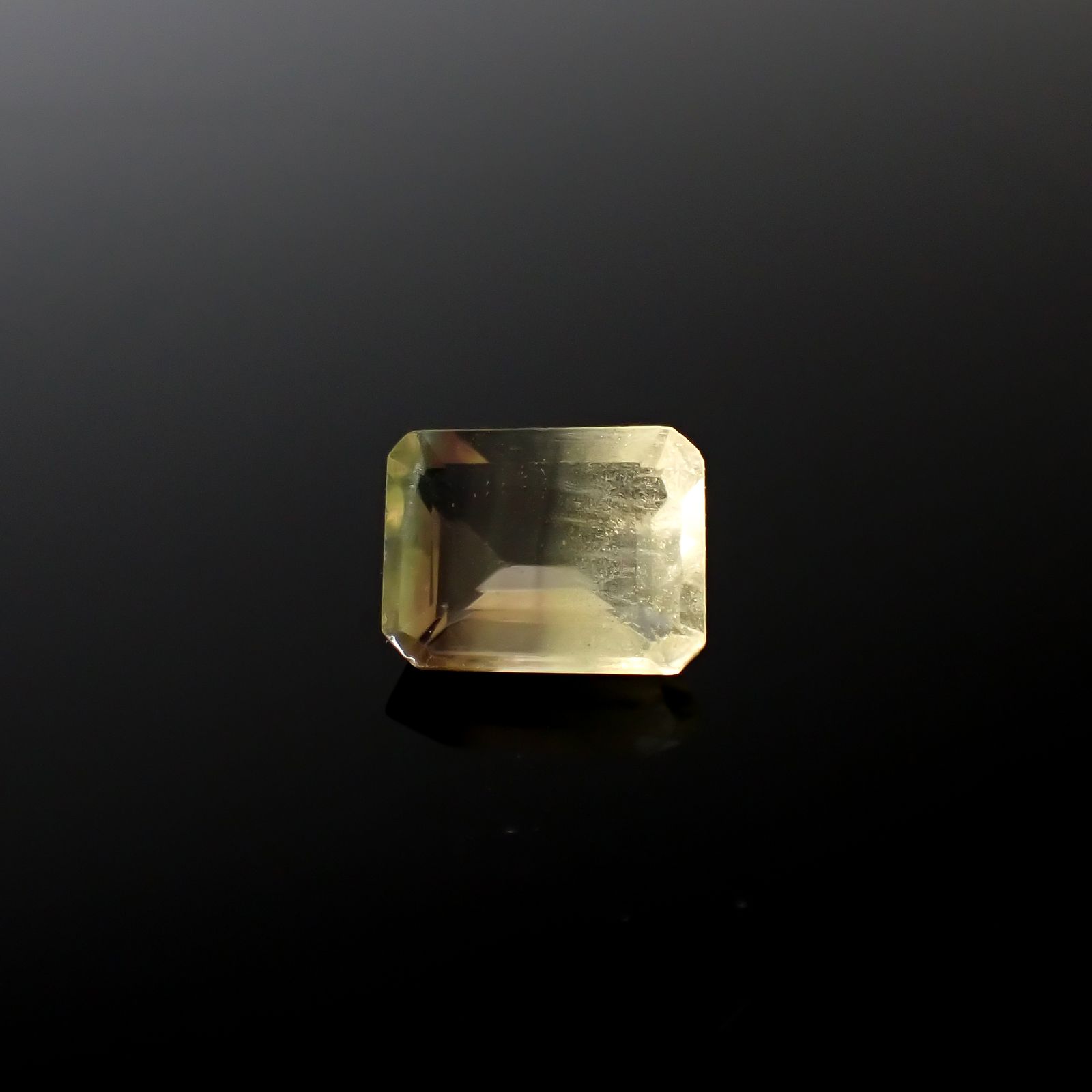 パーティカラーフローライト フルオレッセンス ブラジル産 2.80ct[240928916]9x7mm前後