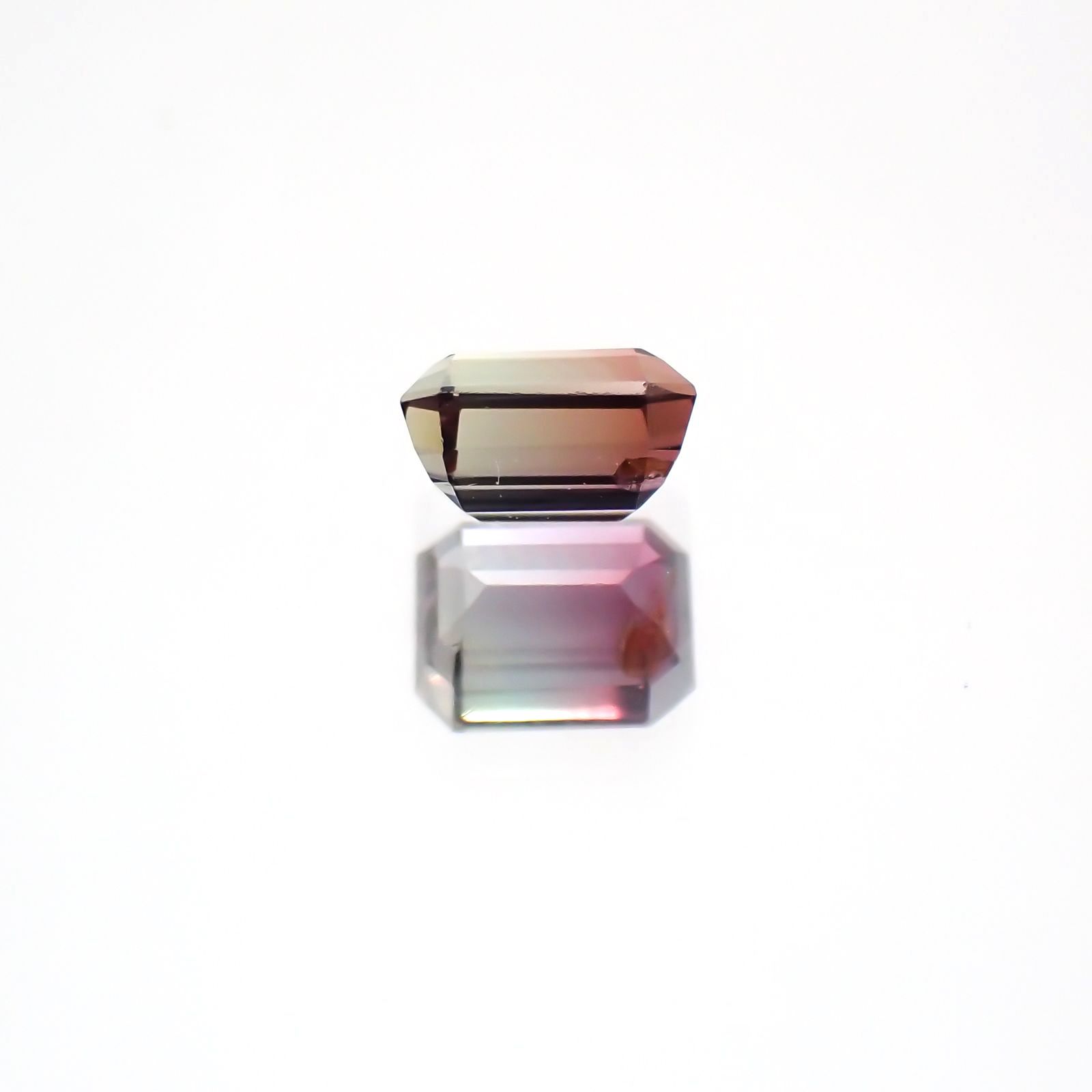 バイカラーサファイア(宝石名バイカラー・サファイア) タンザニア産 0.34ct 識別済[21069746]4.1×3.2mm前後