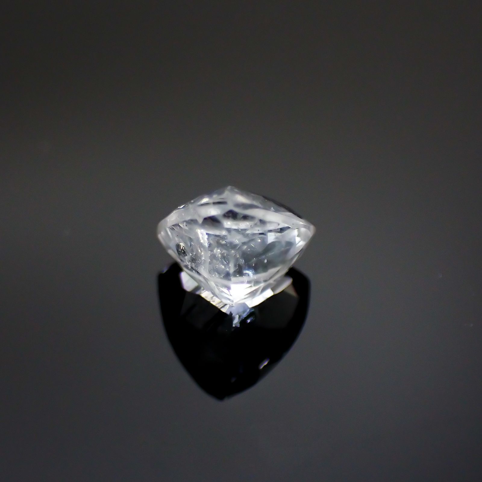 ユークレース(宝石名ユークレース) ブラジル産 0.476ct ソ付(彩珠)[20052391]4.8×4.8mm前後
