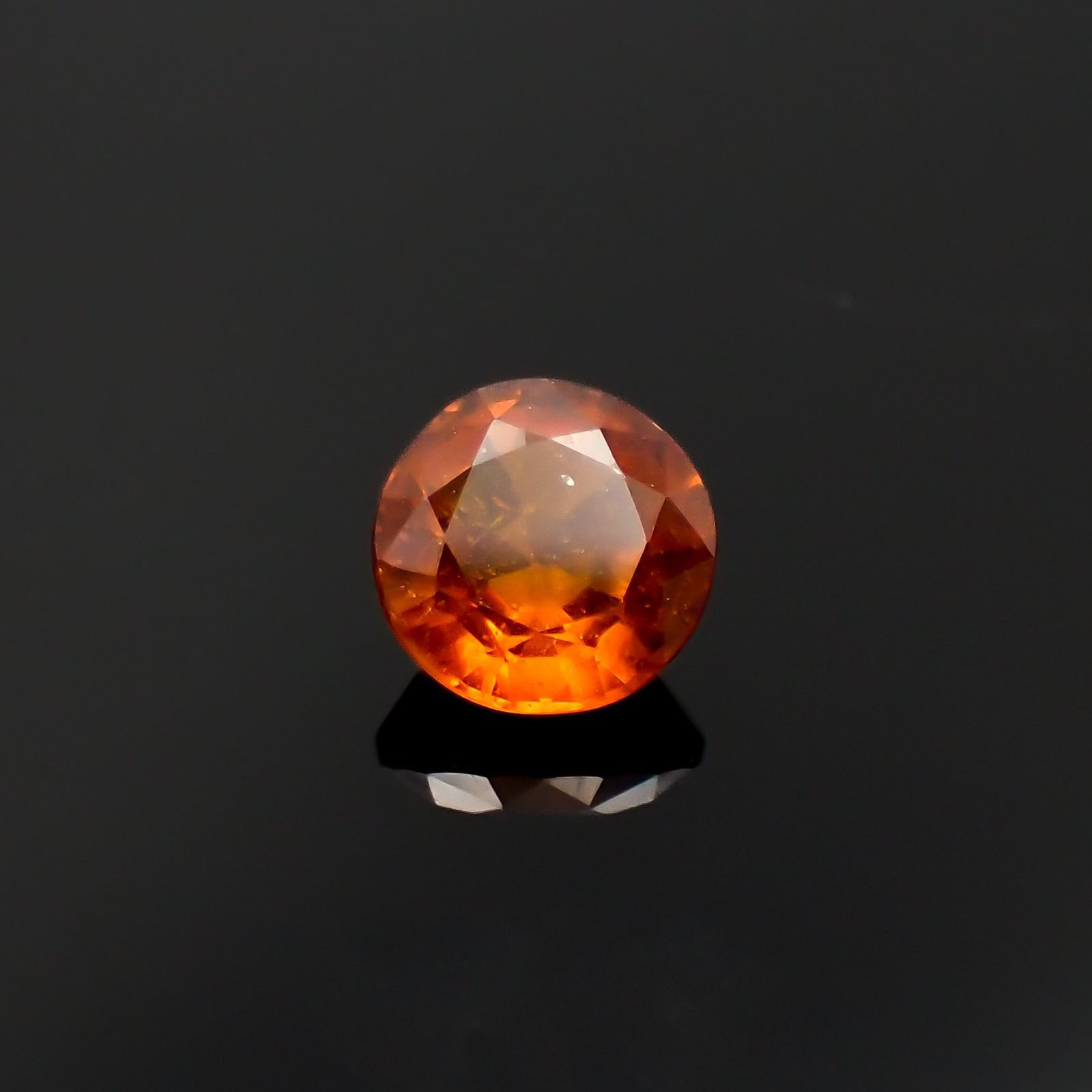 オレンジカイヤナイト ネパール産 1.18ct / 6x6mm前後 [251020590]